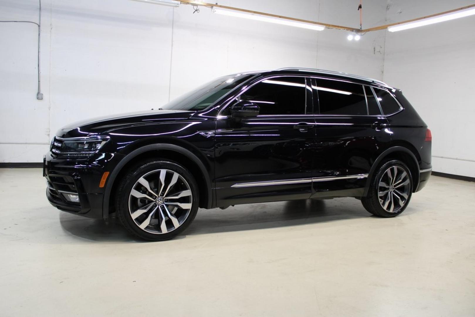 2021 Deep Black Pearl /Saffrano Orange and Black Volkswagen Tiguan 2.0T SEL Premium R-Line (3VV4B7AX4MM) with an 2.0L TSI DOHC engine, Automatic transmission, located at 15300 Midway Rd., Addison, TX, 75001, (972) 702-0011, 32.958321, -96.838074 - Photo#4