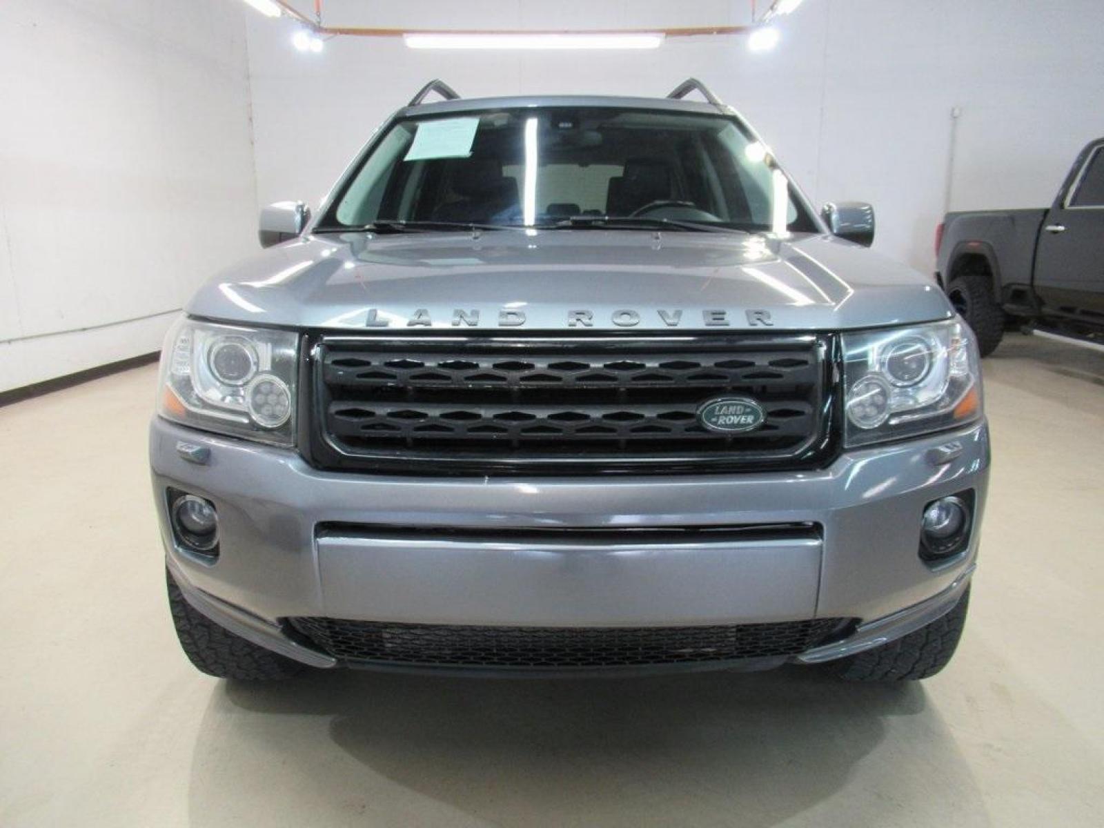 2013 Indus Silver /Ebony Land Rover LR2 Base (SALFR2BG5DH) with an 2.0L 4-Cylinder Turbocharged engine, Automatic transmission, located at 15300 Midway Rd., Addison, 75001, (972) 702-0011, 32.958321, -96.838074 - HOME OF THE NO HAGGLE PRICE - WHOLESALE PRICES TO THE PUBLIC!! 4D Sport Utility, 2.0L 4-Cylinder Turbocharged, 6-Speed Automatic with Command Shift, 4WD, Silver, Ebony Leather.<br><br>Silver 2013 Land Rover LR2<br><br><br>At Midway Auto Group, we strive to provide you with the best quality vehicles - Photo #5