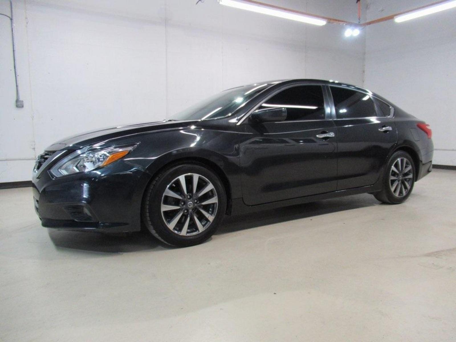2017 Storm Blue /Charcoal Nissan Altima 2.5 SV (1N4AL3AP0HC) with an 2.5L 4-Cylinder DOHC 16V engine, CVT transmission, located at 15300 Midway Rd., Addison, 75001, (972) 702-0011, 32.958321, -96.838074 - HOME OF THE NO HAGGLE PRICE - WHOLESALE PRICES TO THE PUBLIC!! Altima 2.5 SV, 4D Sedan, 2.5L 4-Cylinder DOHC 16V, CVT, FWD, Blue, Charcoal Cloth.<br><br>Blue 2017 Nissan Altima 2.5 SV<br><br>27/39 City/Highway MPG<br><br><br>At Midway Auto Group, we strive to provide you with the best quality vehicl - Photo #4