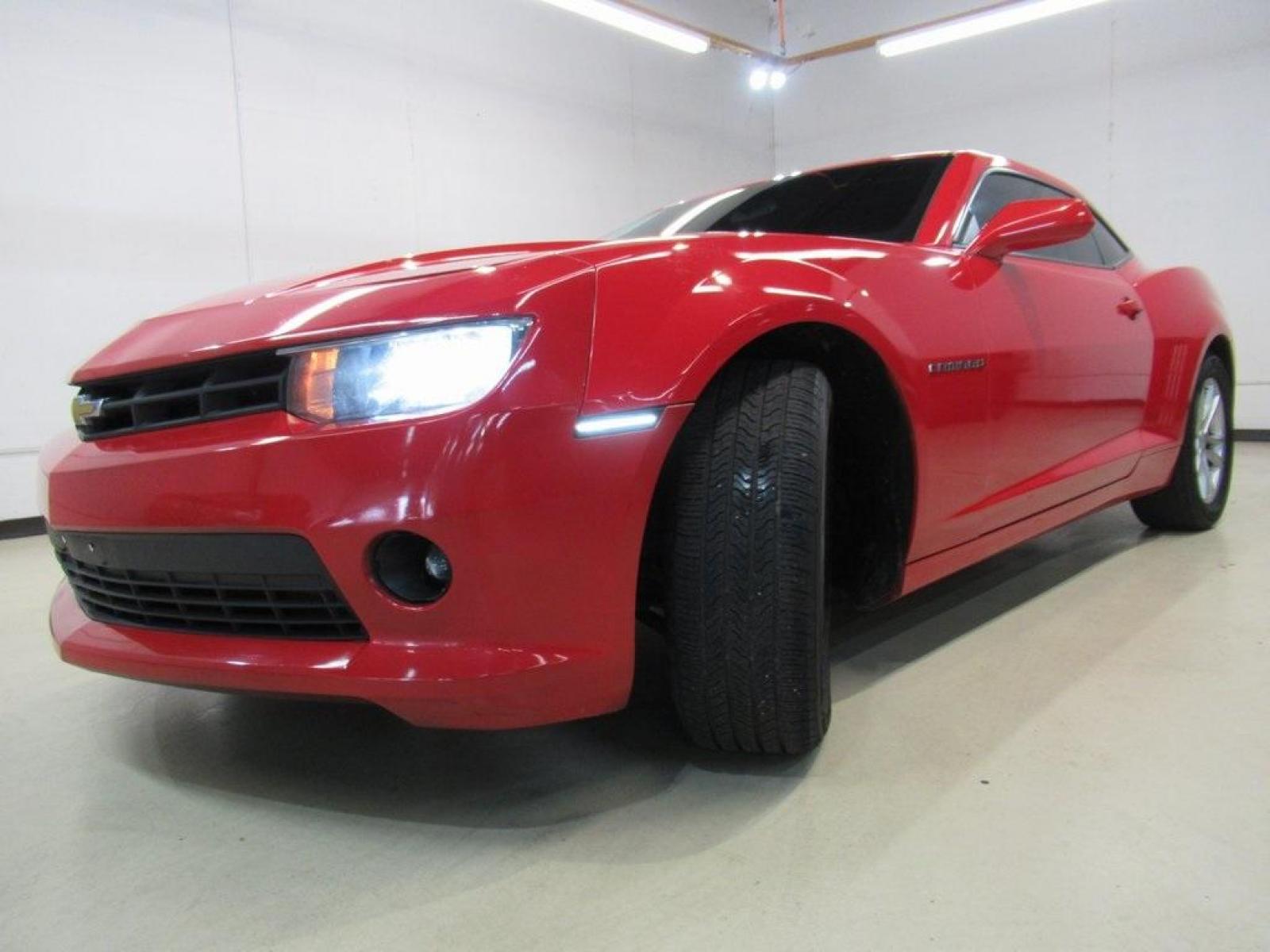 2014 Red Hot /Black Chevrolet Camaro 1LT (2G1FB1E34E9) with an 3.6L V6 DGI DOHC VVT engine, Manual transmission, located at 15300 Midway Rd., Addison, 75001, (972) 702-0011, 32.958321, -96.838074 - Photo #12
