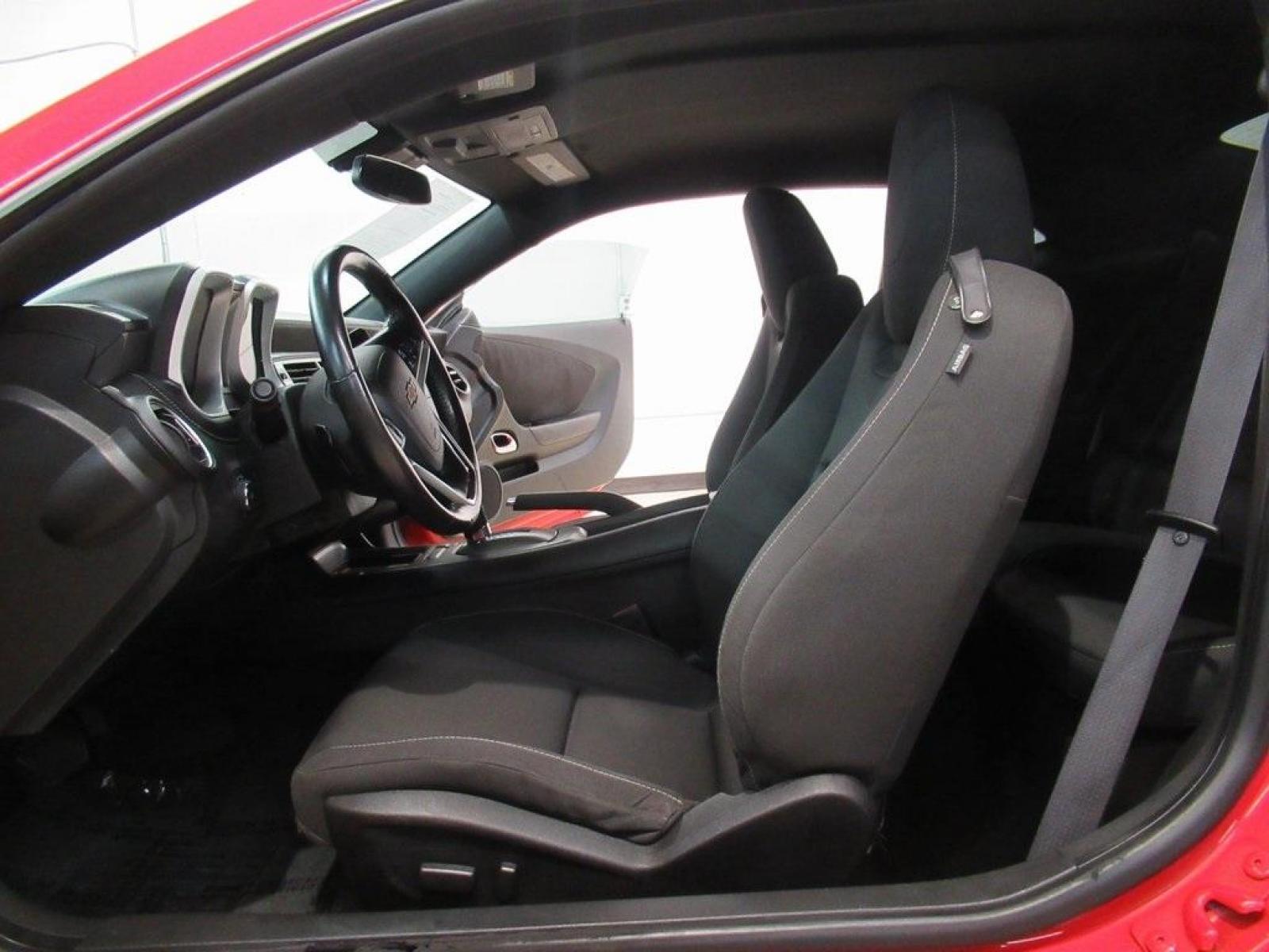 2014 Red Hot /Black Chevrolet Camaro 1LT (2G1FB1E34E9) with an 3.6L V6 DGI DOHC VVT engine, Manual transmission, located at 15300 Midway Rd., Addison, 75001, (972) 702-0011, 32.958321, -96.838074 - Photo #14