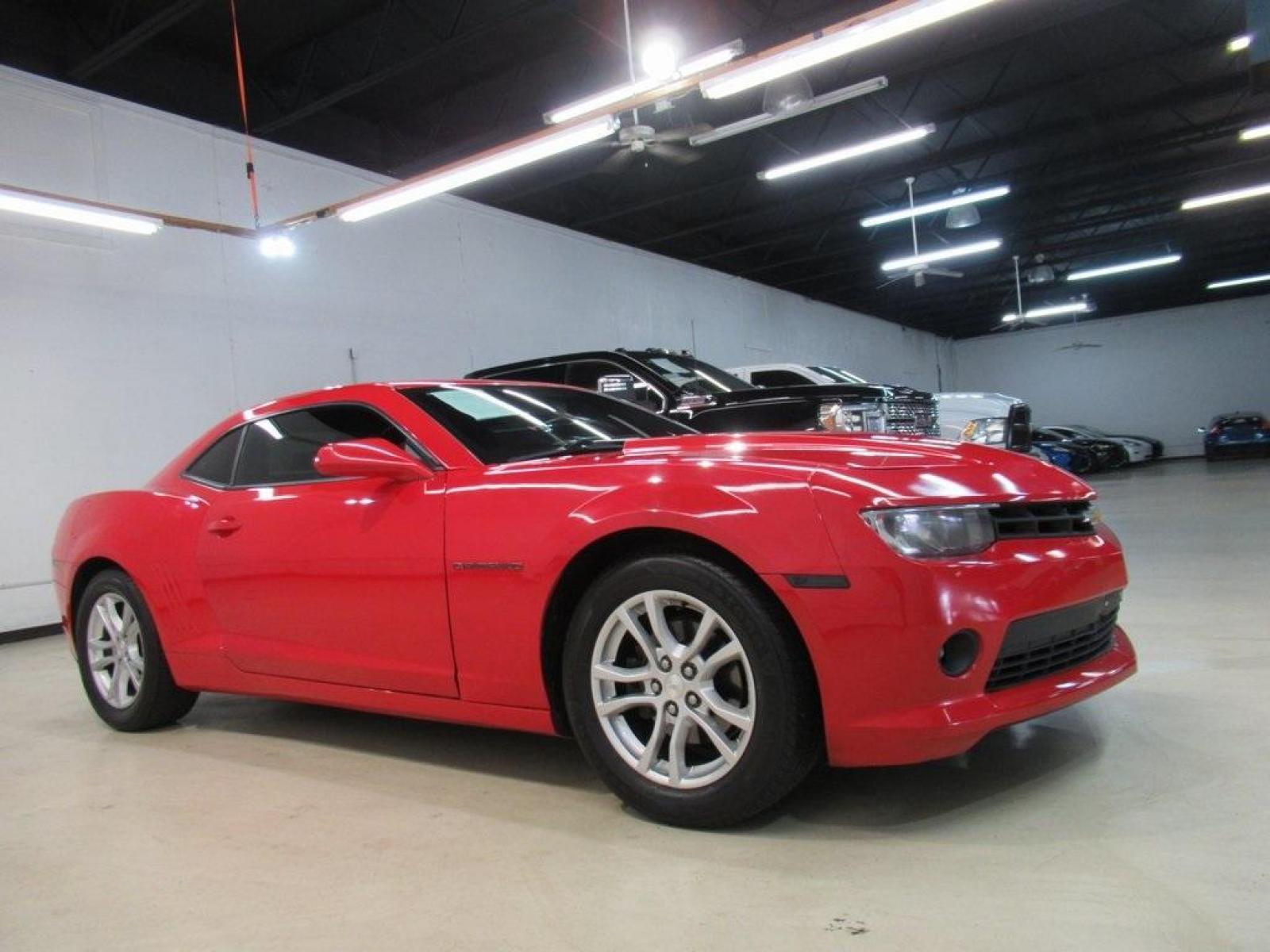 2014 Red Hot /Black Chevrolet Camaro 1LT (2G1FB1E34E9) with an 3.6L V6 DGI DOHC VVT engine, Manual transmission, located at 15300 Midway Rd., Addison, 75001, (972) 702-0011, 32.958321, -96.838074 - Photo #6