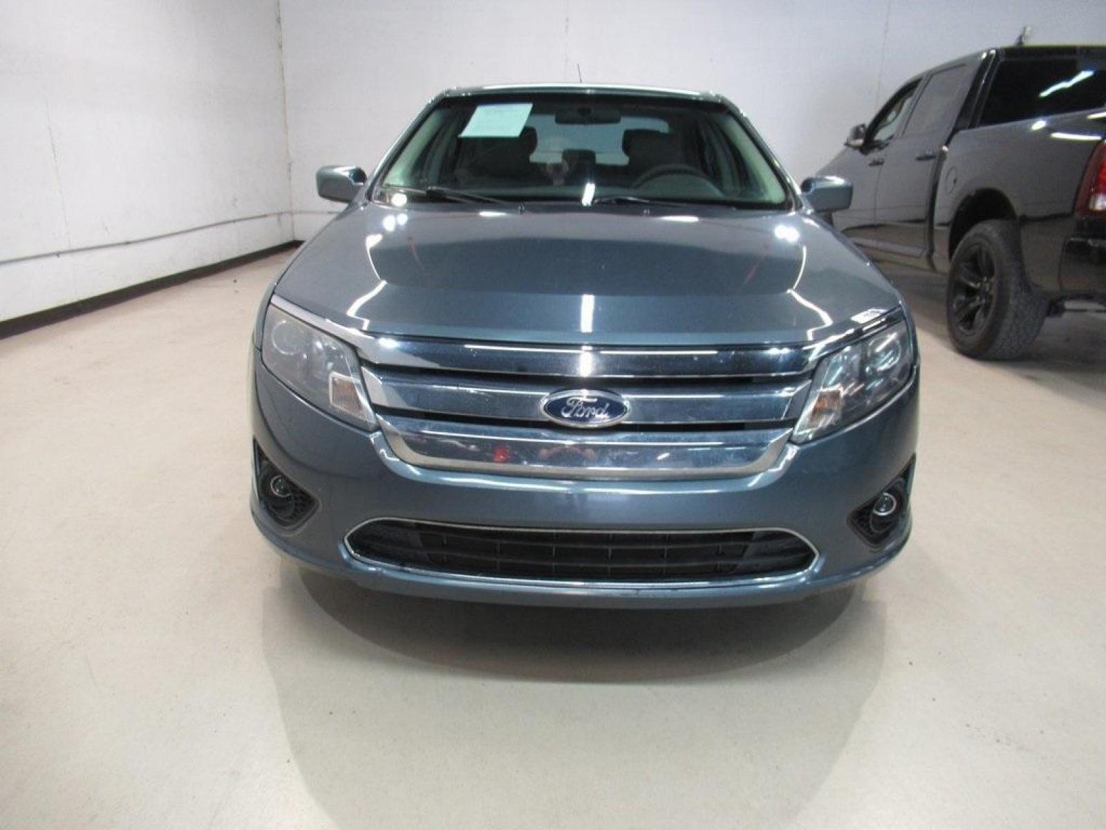 2012 Blue Flame Metallic /Camel Ford Fusion SE (3FAHP0HA5CR) with an 2.5L I4 engine, Automatic transmission, located at 15300 Midway Rd., Addison, 75001, (972) 702-0011, 32.958321, -96.838074 - Photo #5