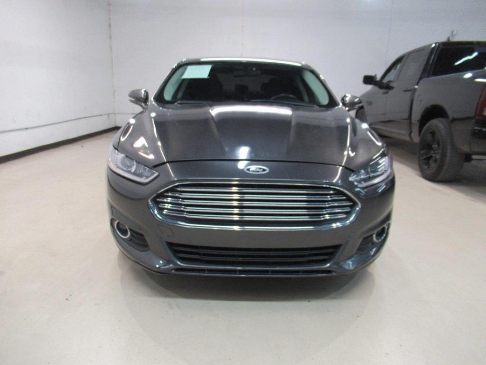 2016 Gray /Earth Gray Ford Fusion Hybrid SE (3FA6P0LU9GR) with an I4 Hybrid engine, CVT transmission, located at 15300 Midway Rd., Addison, 75001, (972) 702-0011, 32.958321, -96.838074 - Photo #3