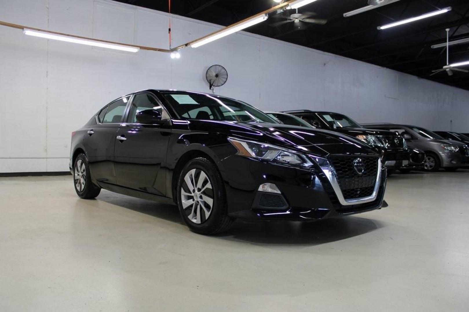 2020 Super Black Clearcoat /Charcoal Nissan Altima 2.5 S (1N4BL4BV8LC) with an 2.5L 4-Cylinder DOHC 16V engine, CVT transmission, located at 15300 Midway Rd., Addison, TX, 75001, (972) 702-0011, 32.958321, -96.838074 - Photo#1