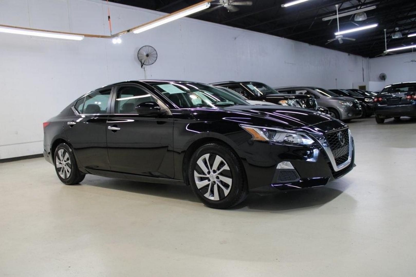 2020 Super Black Clearcoat /Charcoal Nissan Altima 2.5 S (1N4BL4BV8LC) with an 2.5L 4-Cylinder DOHC 16V engine, CVT transmission, located at 15300 Midway Rd., Addison, TX, 75001, (972) 702-0011, 32.958321, -96.838074 - Photo#6