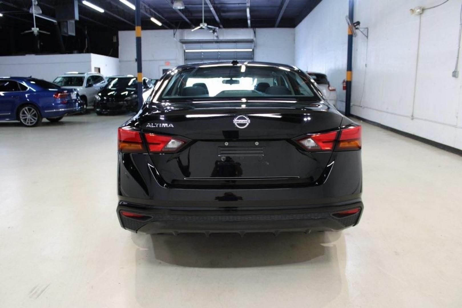 2020 Super Black Clearcoat /Charcoal Nissan Altima 2.5 S (1N4BL4BV8LC) with an 2.5L 4-Cylinder DOHC 16V engine, CVT transmission, located at 15300 Midway Rd., Addison, TX, 75001, (972) 702-0011, 32.958321, -96.838074 - Photo#7