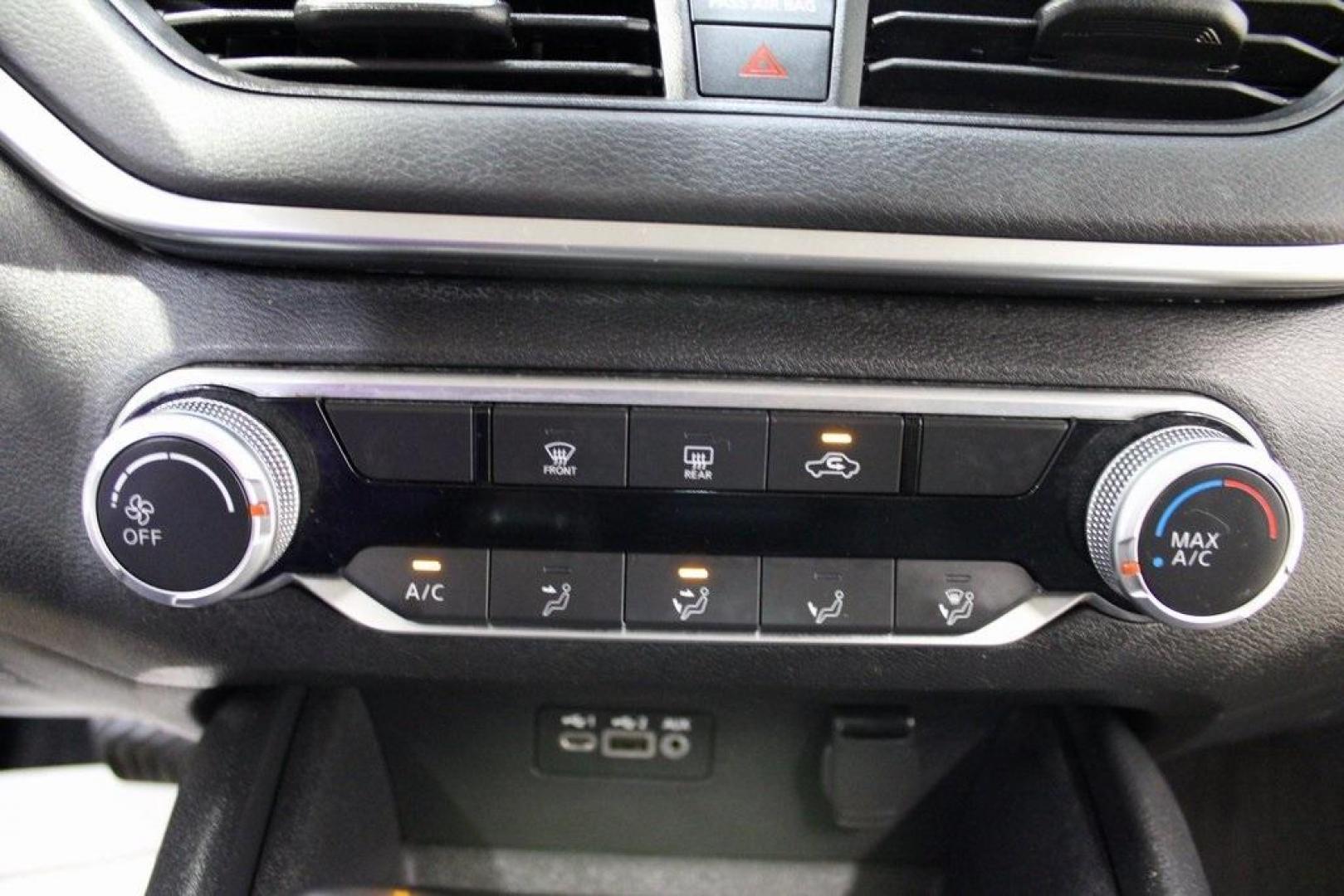 2020 Super Black Clearcoat /Charcoal Nissan Altima 2.5 S (1N4BL4BV8LC) with an 2.5L 4-Cylinder DOHC 16V engine, CVT transmission, located at 15300 Midway Rd., Addison, TX, 75001, (972) 702-0011, 32.958321, -96.838074 - Photo#21