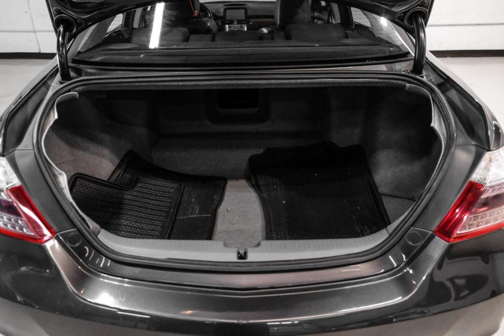 2010 Grigio Metallic /Parchment In Acura RL 3.7 (JH4KB2F56AC) with an 3.7L V6 SOHC VTEC engine, Automatic transmission, located at 15300 Midway Rd., Addison, TX, 75001, (972) 702-0011, 32.958321, -96.838074 - Photo#49