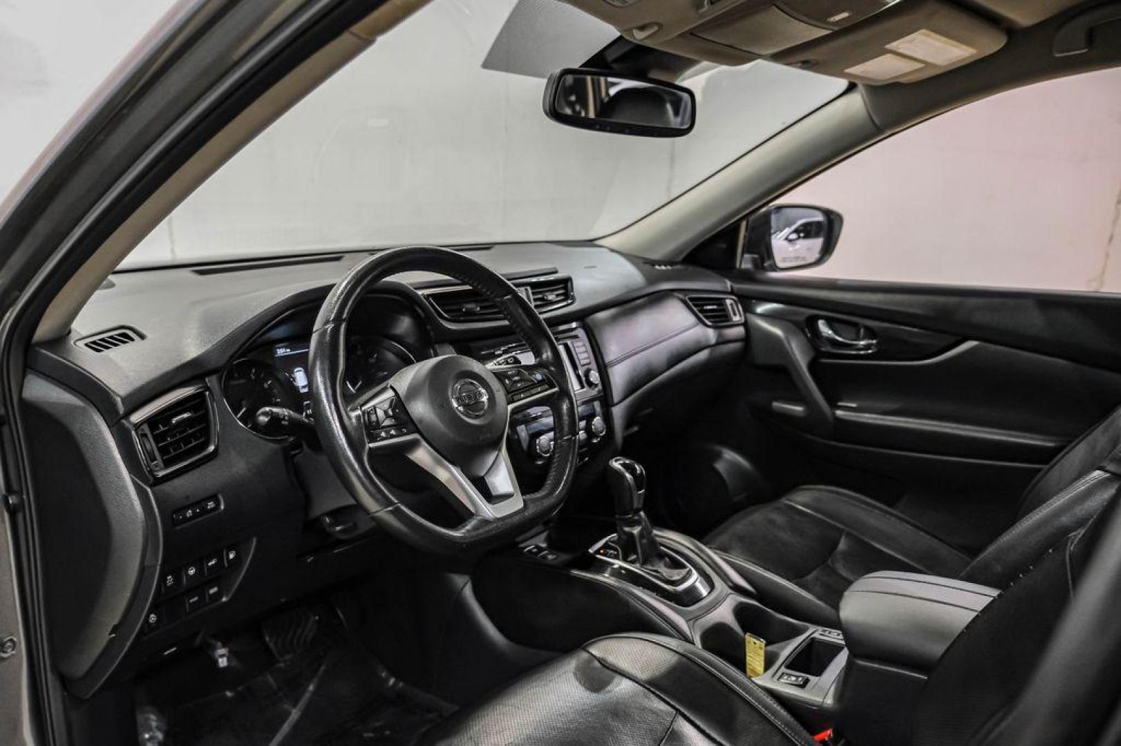 2020 Gun Metallic /Charcoal Nissan Rogue SL (5N1AT2MT2LC) with an 2.5L I4 DOHC 16V engine, CVT transmission, located at 15300 Midway Rd., Addison, TX, 75001, (972) 702-0011, 32.958321, -96.838074 - Photo#2