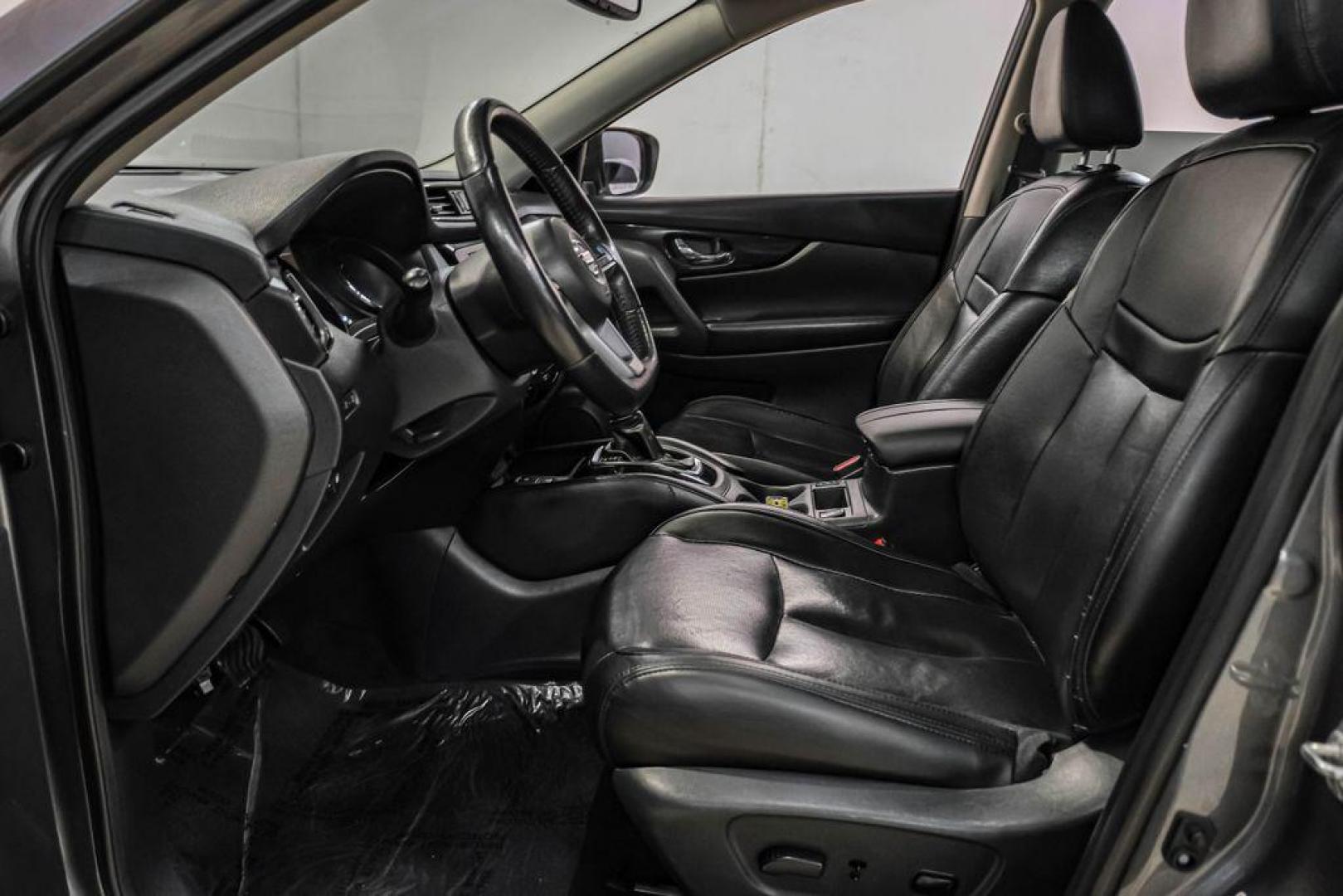 2020 Gun Metallic /Charcoal Nissan Rogue SL (5N1AT2MT2LC) with an 2.5L I4 DOHC 16V engine, CVT transmission, located at 15300 Midway Rd., Addison, TX, 75001, (972) 702-0011, 32.958321, -96.838074 - Photo#3