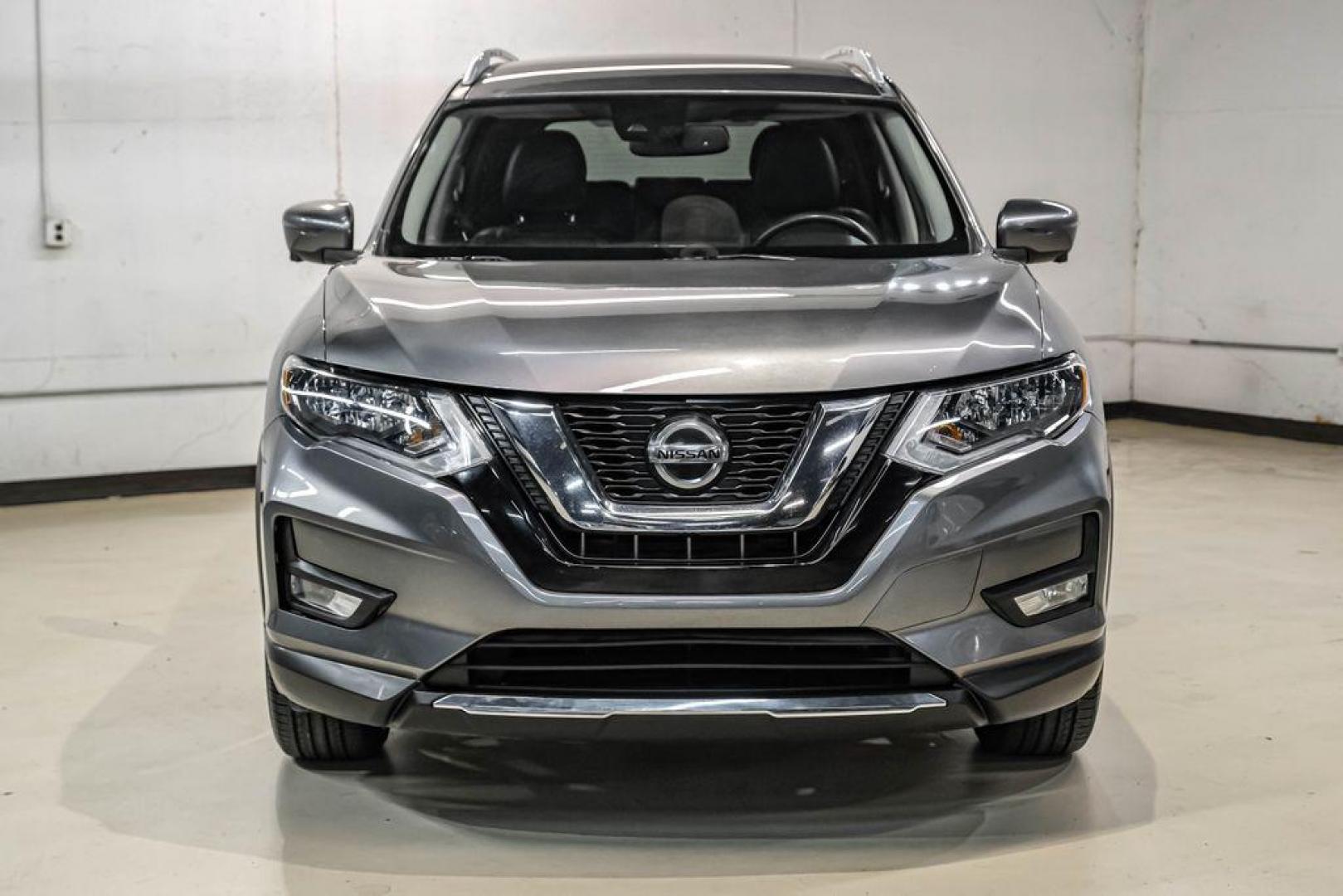 2020 Gun Metallic /Charcoal Nissan Rogue SL (5N1AT2MT2LC) with an 2.5L I4 DOHC 16V engine, CVT transmission, located at 15300 Midway Rd., Addison, TX, 75001, (972) 702-0011, 32.958321, -96.838074 - Photo#4