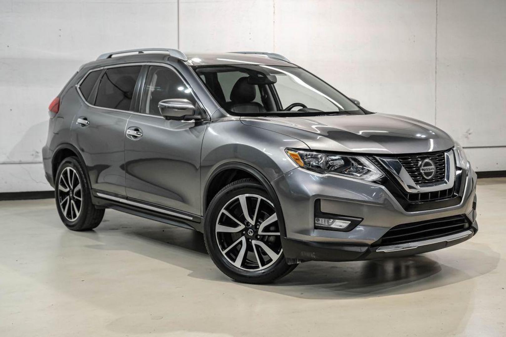 2020 Gun Metallic /Charcoal Nissan Rogue SL (5N1AT2MT2LC) with an 2.5L I4 DOHC 16V engine, CVT transmission, located at 15300 Midway Rd., Addison, TX, 75001, (972) 702-0011, 32.958321, -96.838074 - Photo#5
