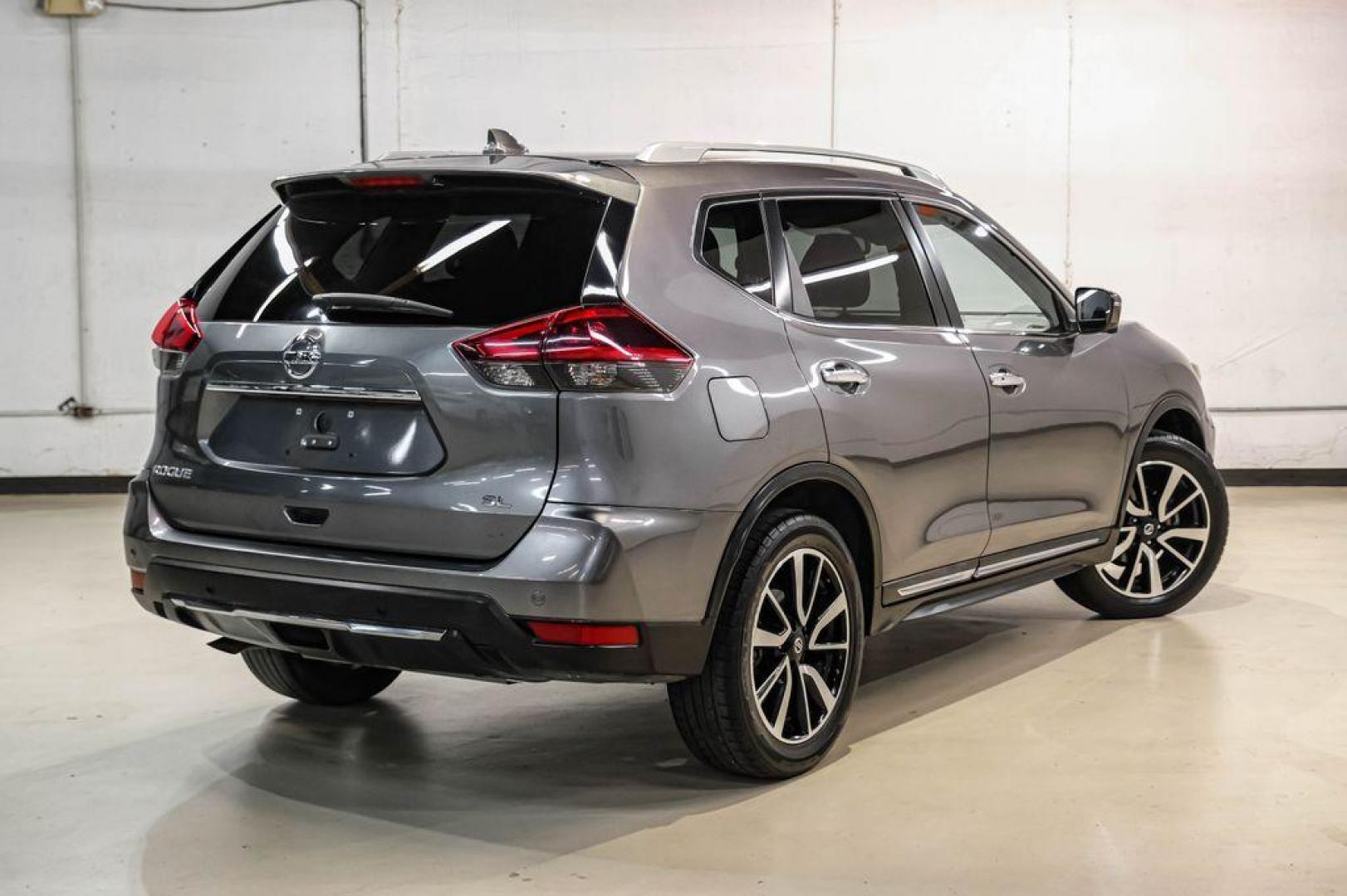 2020 Gun Metallic /Charcoal Nissan Rogue SL (5N1AT2MT2LC) with an 2.5L I4 DOHC 16V engine, CVT transmission, located at 15300 Midway Rd., Addison, TX, 75001, (972) 702-0011, 32.958321, -96.838074 - Photo#6