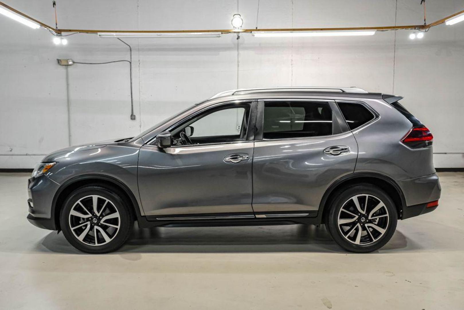 2020 Gun Metallic /Charcoal Nissan Rogue SL (5N1AT2MT2LC) with an 2.5L I4 DOHC 16V engine, CVT transmission, located at 15300 Midway Rd., Addison, TX, 75001, (972) 702-0011, 32.958321, -96.838074 - Photo#9