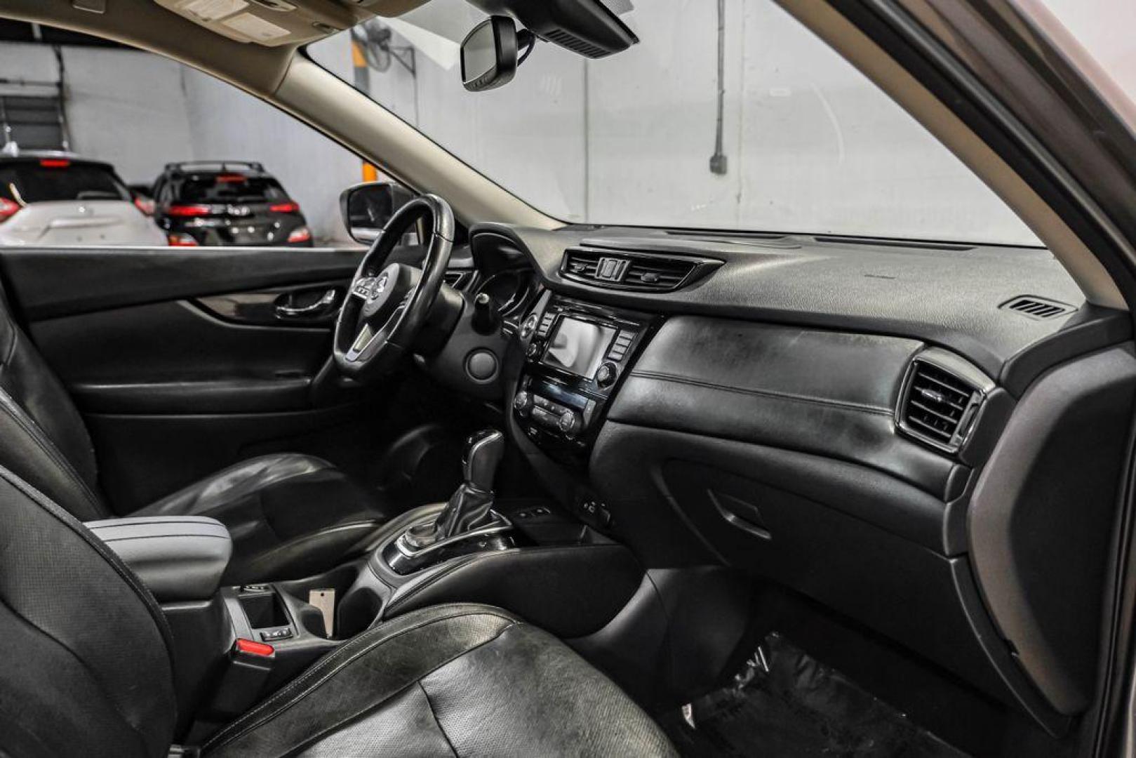 2020 Gun Metallic /Charcoal Nissan Rogue SL (5N1AT2MT2LC) with an 2.5L I4 DOHC 16V engine, CVT transmission, located at 15300 Midway Rd., Addison, TX, 75001, (972) 702-0011, 32.958321, -96.838074 - Photo#10