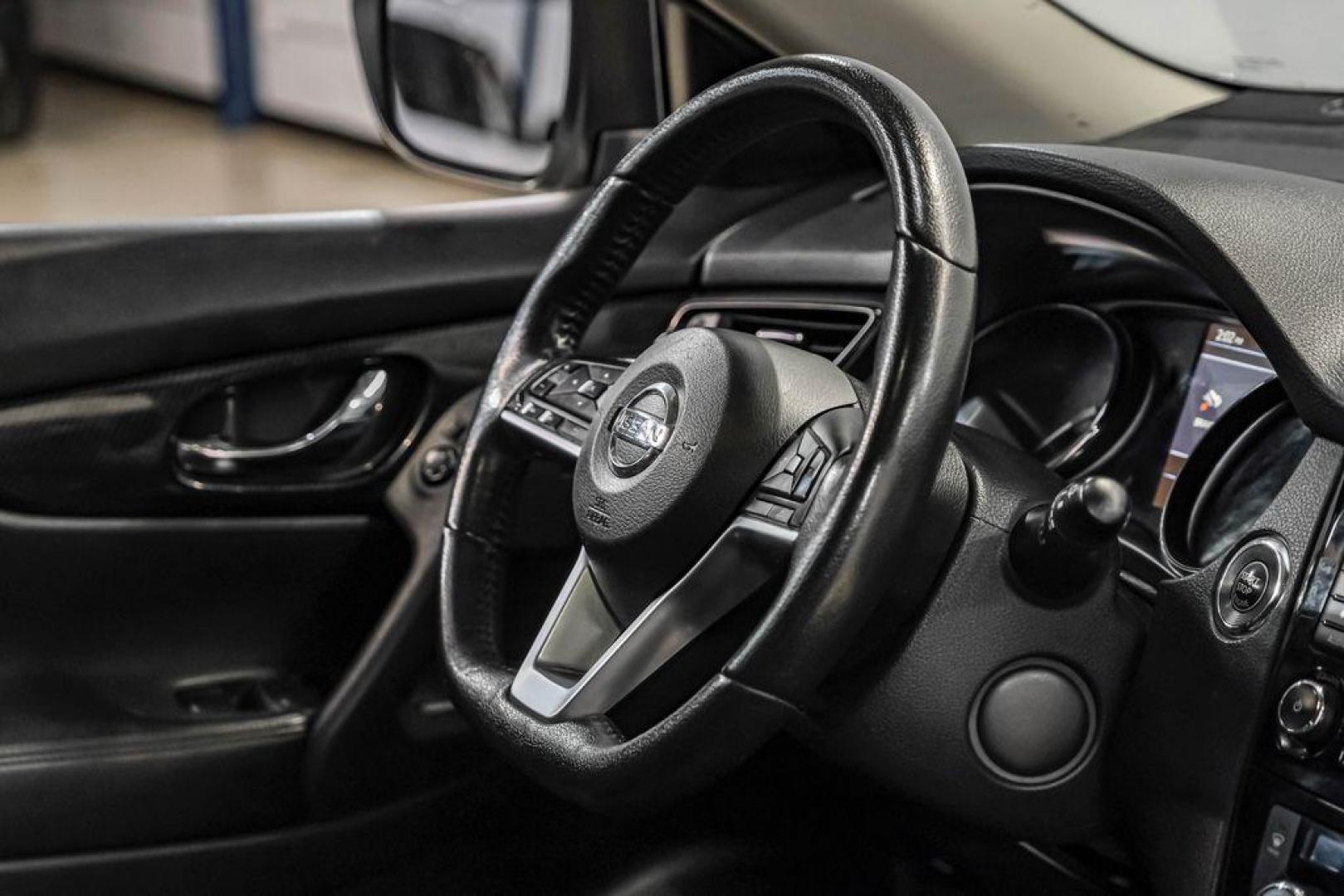 2020 Gun Metallic /Charcoal Nissan Rogue SL (5N1AT2MT2LC) with an 2.5L I4 DOHC 16V engine, CVT transmission, located at 15300 Midway Rd., Addison, TX, 75001, (972) 702-0011, 32.958321, -96.838074 - Photo#12