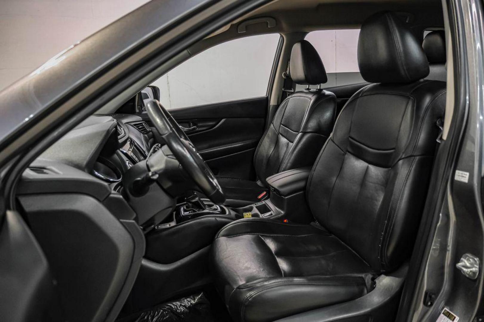 2020 Gun Metallic /Charcoal Nissan Rogue SL (5N1AT2MT2LC) with an 2.5L I4 DOHC 16V engine, CVT transmission, located at 15300 Midway Rd., Addison, TX, 75001, (972) 702-0011, 32.958321, -96.838074 - Photo#29