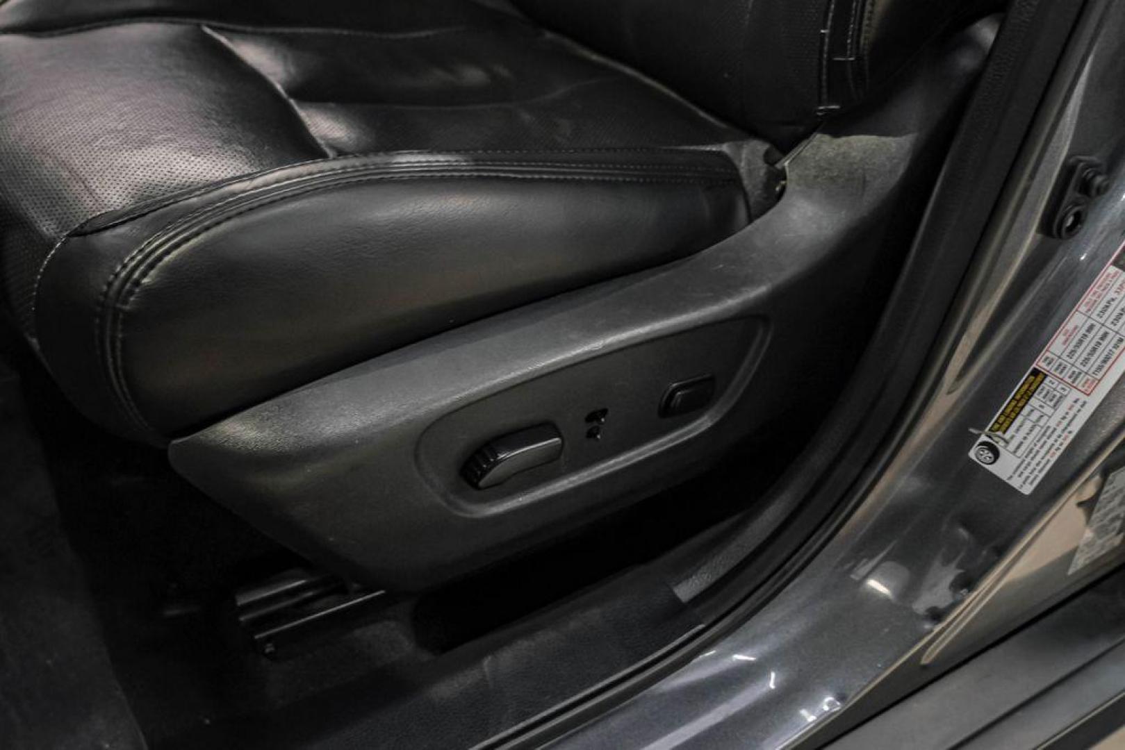 2020 Gun Metallic /Charcoal Nissan Rogue SL (5N1AT2MT2LC) with an 2.5L I4 DOHC 16V engine, CVT transmission, located at 15300 Midway Rd., Addison, TX, 75001, (972) 702-0011, 32.958321, -96.838074 - Photo#30