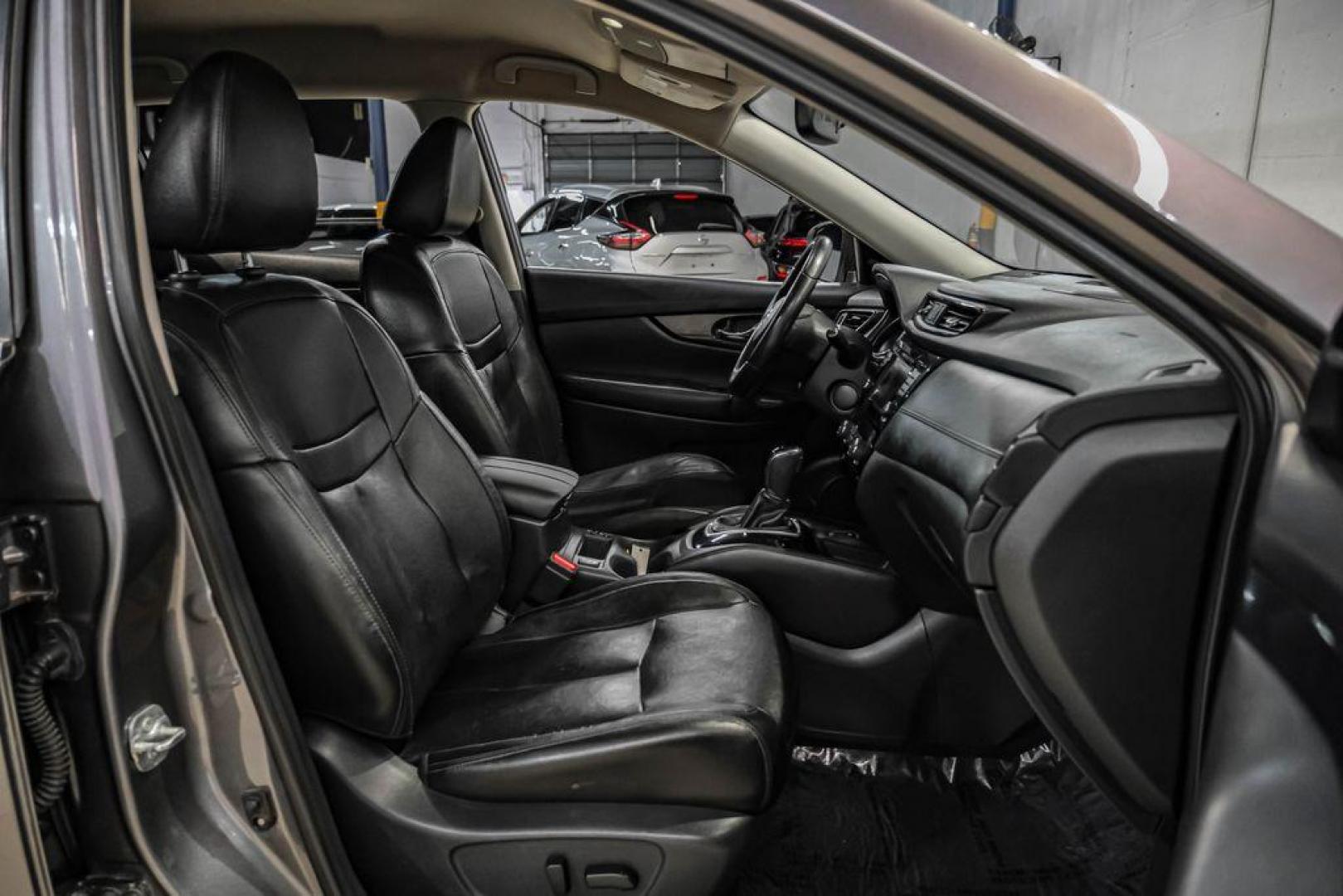 2020 Gun Metallic /Charcoal Nissan Rogue SL (5N1AT2MT2LC) with an 2.5L I4 DOHC 16V engine, CVT transmission, located at 15300 Midway Rd., Addison, TX, 75001, (972) 702-0011, 32.958321, -96.838074 - Photo#31