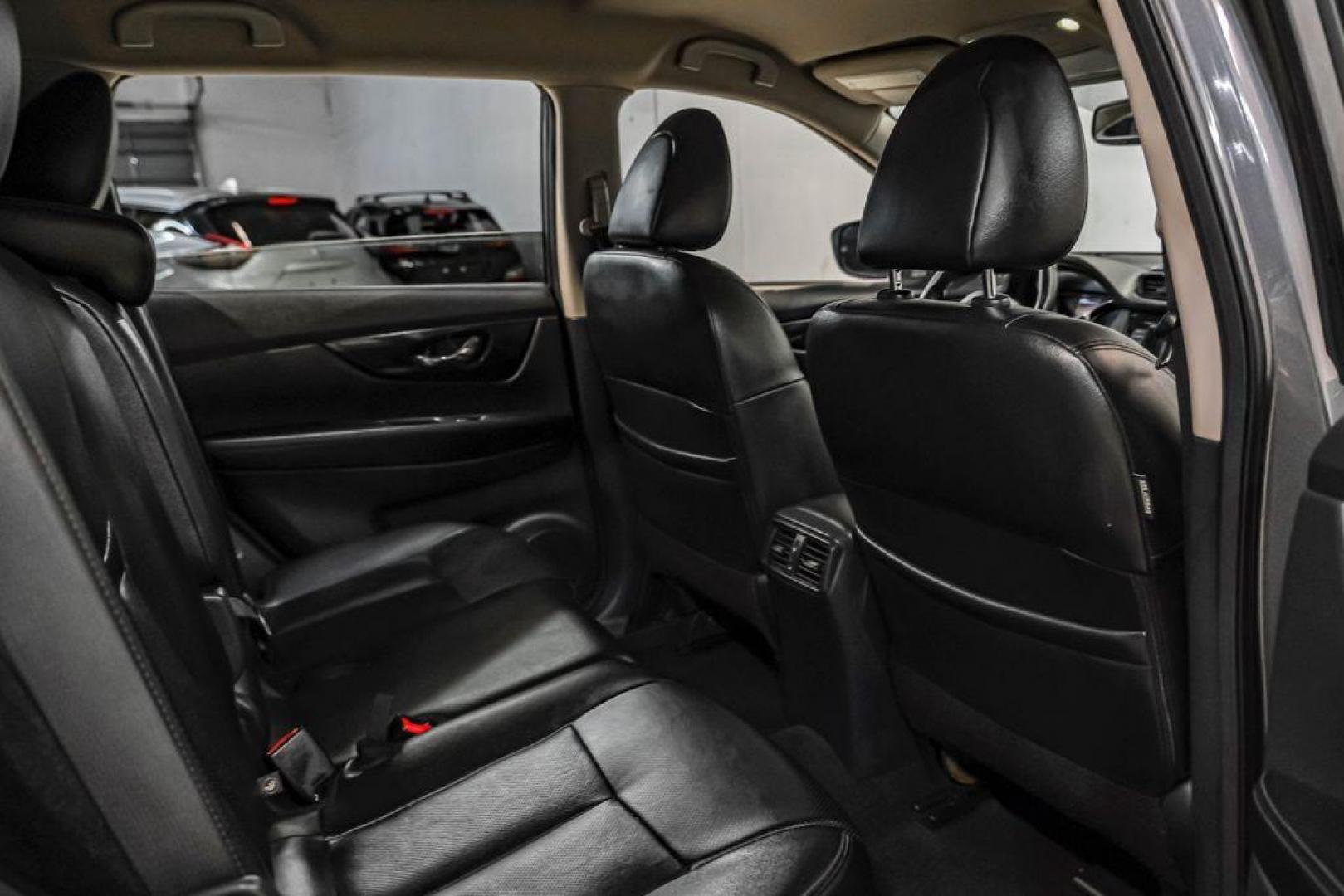 2020 Gun Metallic /Charcoal Nissan Rogue SL (5N1AT2MT2LC) with an 2.5L I4 DOHC 16V engine, CVT transmission, located at 15300 Midway Rd., Addison, TX, 75001, (972) 702-0011, 32.958321, -96.838074 - Photo#34