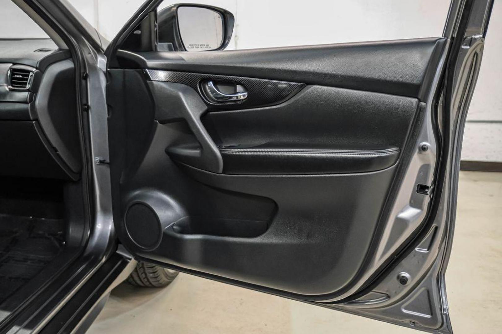 2020 Gun Metallic /Charcoal Nissan Rogue SL (5N1AT2MT2LC) with an 2.5L I4 DOHC 16V engine, CVT transmission, located at 15300 Midway Rd., Addison, TX, 75001, (972) 702-0011, 32.958321, -96.838074 - Photo#39