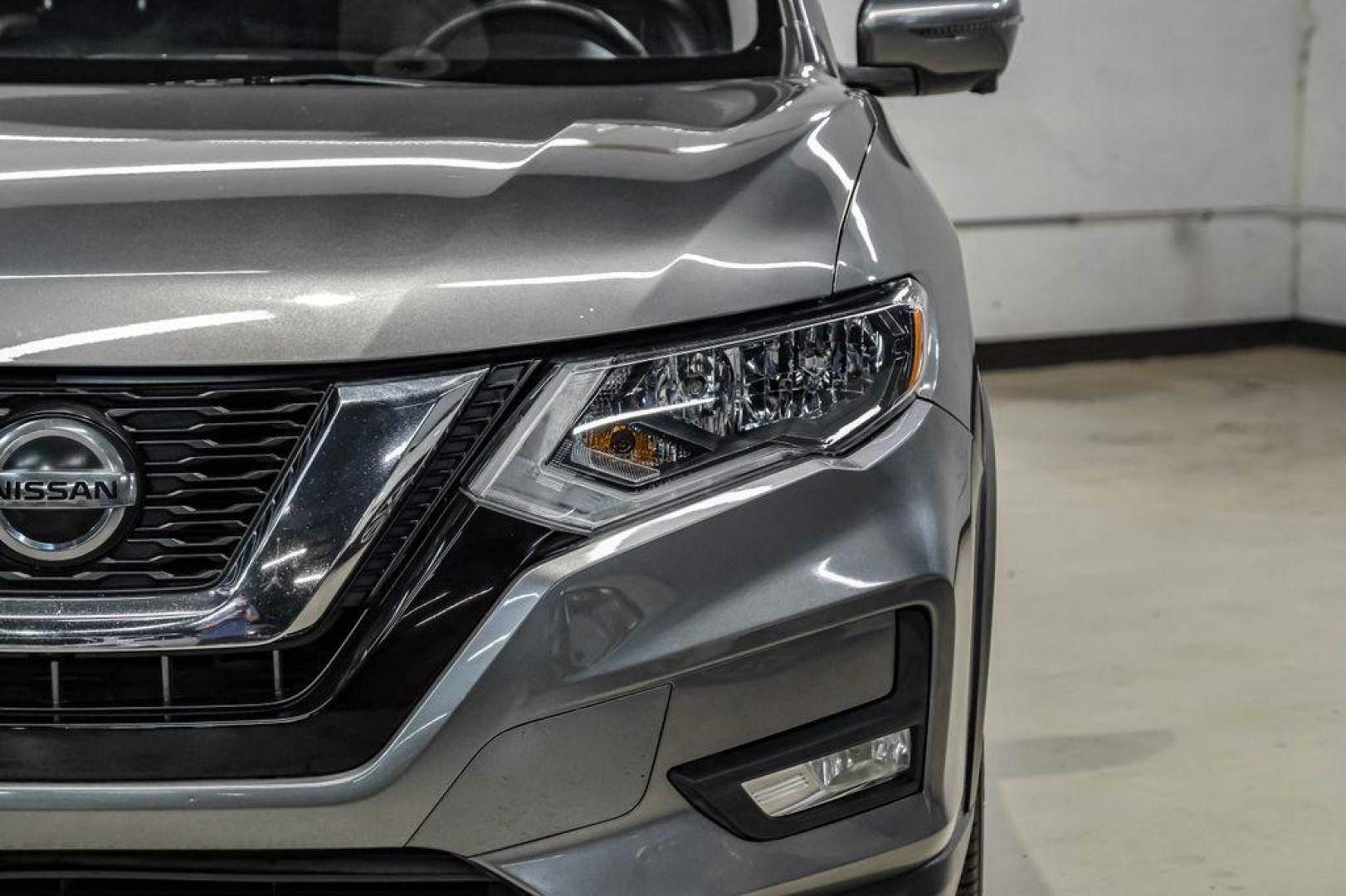 2020 Gun Metallic /Charcoal Nissan Rogue SL (5N1AT2MT2LC) with an 2.5L I4 DOHC 16V engine, CVT transmission, located at 15300 Midway Rd., Addison, TX, 75001, (972) 702-0011, 32.958321, -96.838074 - Photo#42