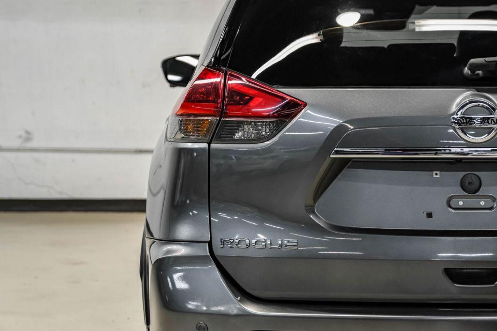 2020 Gun Metallic /Charcoal Nissan Rogue SL (5N1AT2MT2LC) with an 2.5L I4 DOHC 16V engine, CVT transmission, located at 15300 Midway Rd., Addison, TX, 75001, (972) 702-0011, 32.958321, -96.838074 - Photo#43