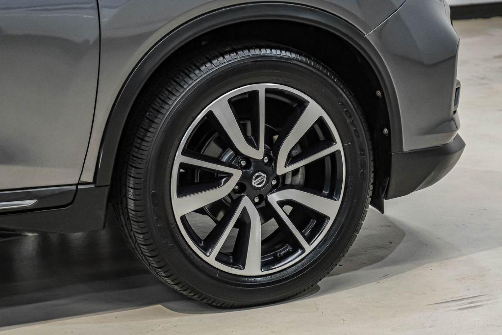 2020 Gun Metallic /Charcoal Nissan Rogue SL (5N1AT2MT2LC) with an 2.5L I4 DOHC 16V engine, CVT transmission, located at 15300 Midway Rd., Addison, TX, 75001, (972) 702-0011, 32.958321, -96.838074 - Photo#51