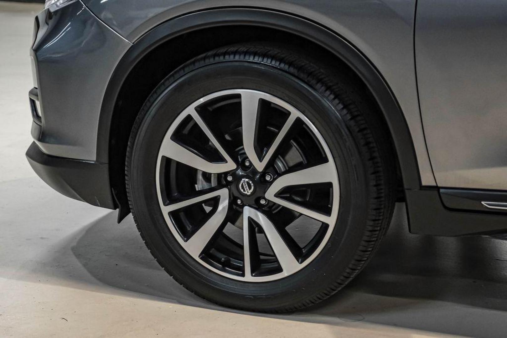 2020 Gun Metallic /Charcoal Nissan Rogue SL (5N1AT2MT2LC) with an 2.5L I4 DOHC 16V engine, CVT transmission, located at 15300 Midway Rd., Addison, TX, 75001, (972) 702-0011, 32.958321, -96.838074 - Photo#52