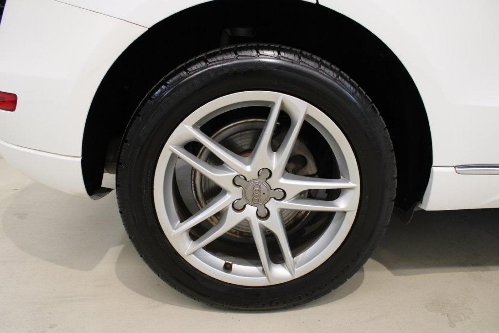 2014 Ibis White /Pistachio Beige Audi Q5 2.0T Premium Plus (WA1LFAFP4EA) with an 2.0L I4 TFSI Direct Injection DOHC engine, Automatic transmission, located at 15300 Midway Rd., Addison, TX, 75001, (972) 702-0011, 32.958321, -96.838074 - Introducing the 2014 Audi Q5 2.0T Premium Plus quattro, now available at Midway Auto Group in Addison, Texas. This luxury compact SUV seamlessly blends performance, sophistication, and advanced technology, making it an excellent choice for discerning drivers seeking versatility and style.<br><br>Key - Photo#11