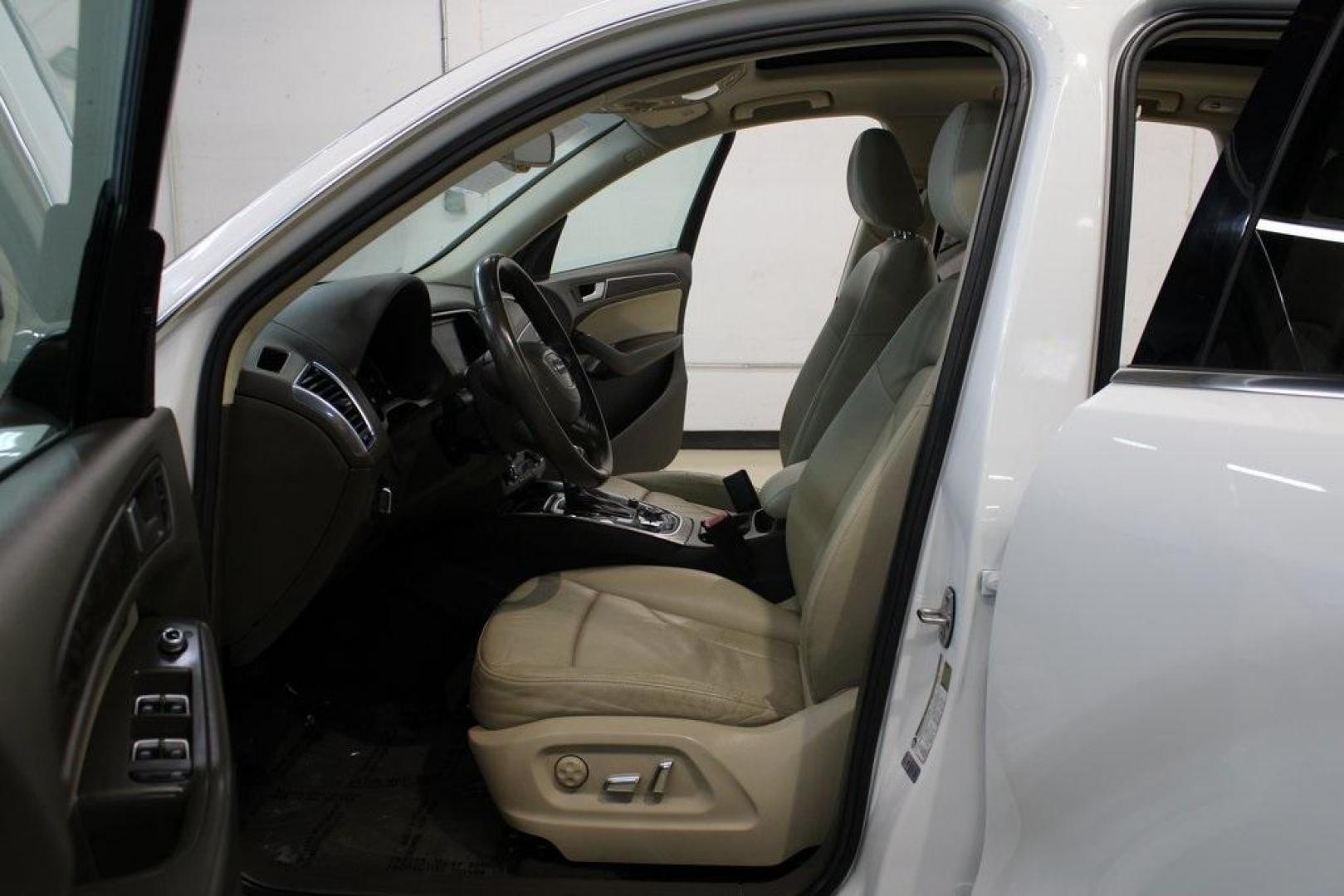 2014 Ibis White /Pistachio Beige Audi Q5 2.0T Premium Plus (WA1LFAFP4EA) with an 2.0L I4 TFSI Direct Injection DOHC engine, Automatic transmission, located at 15300 Midway Rd., Addison, TX, 75001, (972) 702-0011, 32.958321, -96.838074 - Introducing the 2014 Audi Q5 2.0T Premium Plus quattro, now available at Midway Auto Group in Addison, Texas. This luxury compact SUV seamlessly blends performance, sophistication, and advanced technology, making it an excellent choice for discerning drivers seeking versatility and style.<br><br>Key - Photo#15