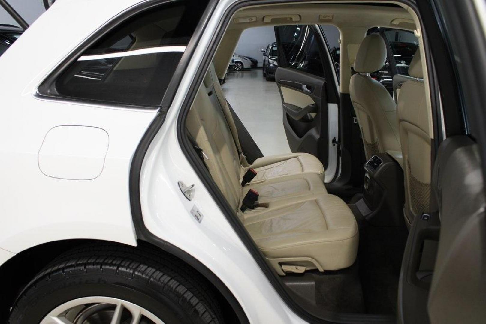 2014 Ibis White /Pistachio Beige Audi Q5 2.0T Premium Plus (WA1LFAFP4EA) with an 2.0L I4 TFSI Direct Injection DOHC engine, Automatic transmission, located at 15300 Midway Rd., Addison, TX, 75001, (972) 702-0011, 32.958321, -96.838074 - Introducing the 2014 Audi Q5 2.0T Premium Plus quattro, now available at Midway Auto Group in Addison, Texas. This luxury compact SUV seamlessly blends performance, sophistication, and advanced technology, making it an excellent choice for discerning drivers seeking versatility and style.<br><br>Key - Photo#17
