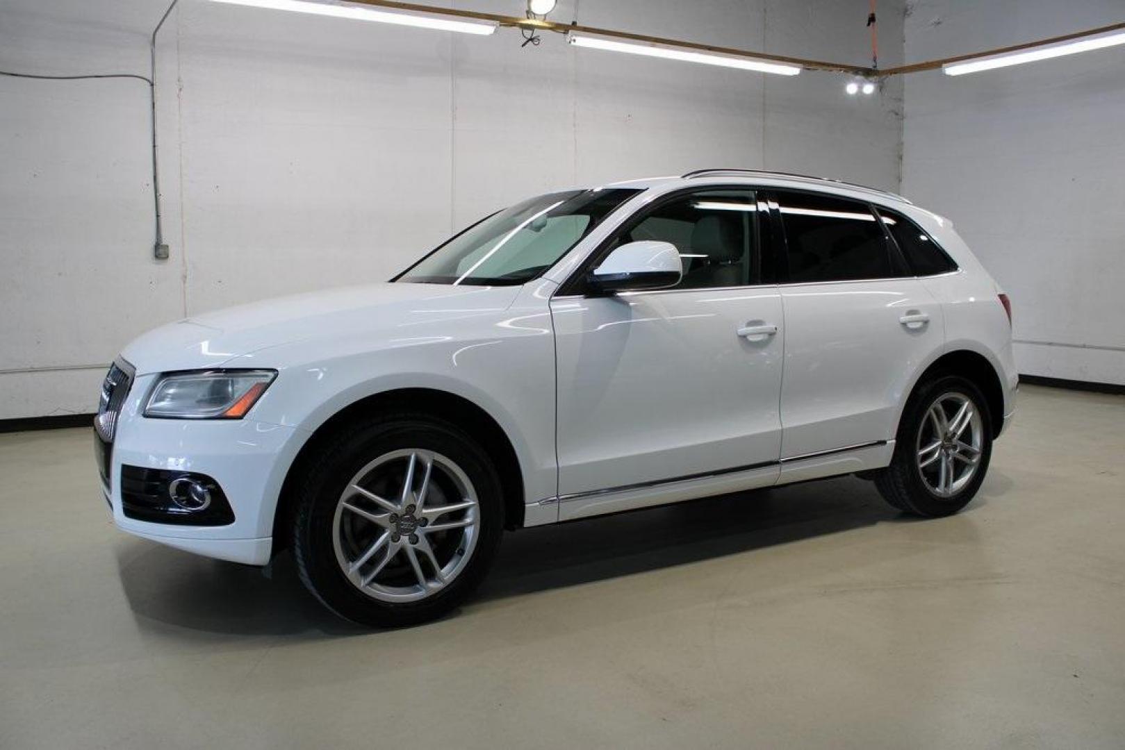 2014 Ibis White /Pistachio Beige Audi Q5 2.0T Premium Plus (WA1LFAFP4EA) with an 2.0L I4 TFSI Direct Injection DOHC engine, Automatic transmission, located at 15300 Midway Rd., Addison, TX, 75001, (972) 702-0011, 32.958321, -96.838074 - Introducing the 2014 Audi Q5 2.0T Premium Plus quattro, now available at Midway Auto Group in Addison, Texas. This luxury compact SUV seamlessly blends performance, sophistication, and advanced technology, making it an excellent choice for discerning drivers seeking versatility and style.<br><br>Key - Photo#4