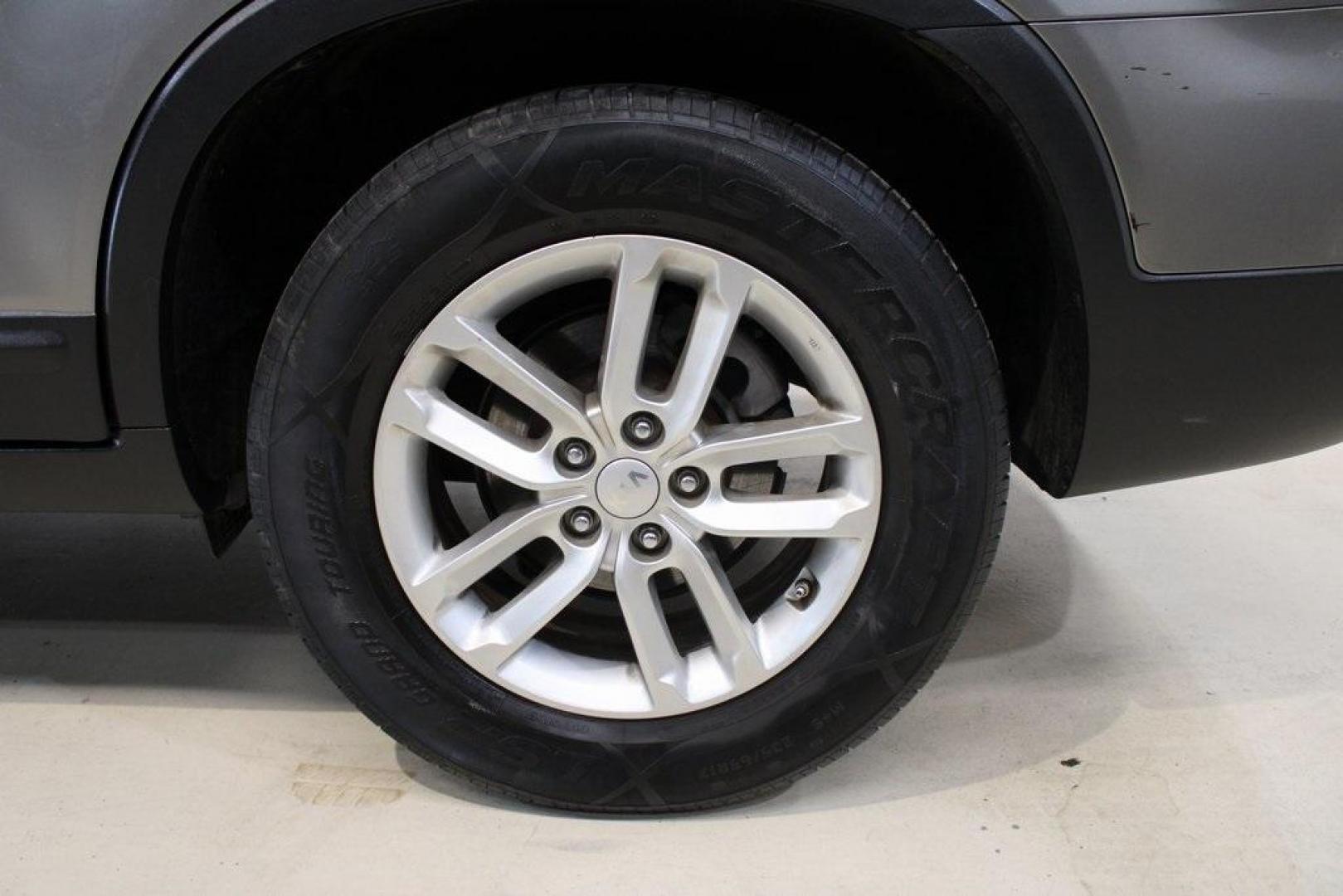 2014 Titanium Silver /Gray Kia Sorento LX (5XYKT3A67EG) with an 2.4L I4 DGI DOHC Dual CVVT engine, Automatic transmission, located at 15300 Midway Rd., Addison, TX, 75001, (972) 702-0011, 32.958321, -96.838074 - Introducing the 2014 Kia Sorento LX, now available at Midway Auto Group in Addison, Texas. This midsize SUV seamlessly combines comfort, versatility, and modern features, making it an excellent choice for families and individuals seeking a reliable and stylish vehicle.<br><br>Key Features:<br><br>En - Photo#10