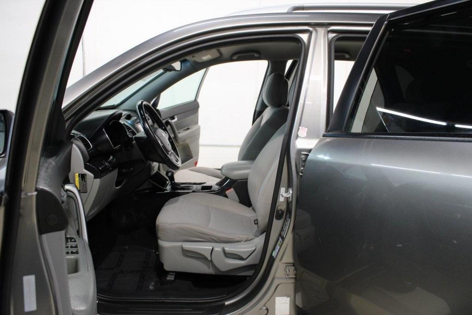 2014 Titanium Silver /Gray Kia Sorento LX (5XYKT3A67EG) with an 2.4L I4 DGI DOHC Dual CVVT engine, Automatic transmission, located at 15300 Midway Rd., Addison, TX, 75001, (972) 702-0011, 32.958321, -96.838074 - Introducing the 2014 Kia Sorento LX, now available at Midway Auto Group in Addison, Texas. This midsize SUV seamlessly combines comfort, versatility, and modern features, making it an excellent choice for families and individuals seeking a reliable and stylish vehicle.<br><br>Key Features:<br><br>En - Photo#13