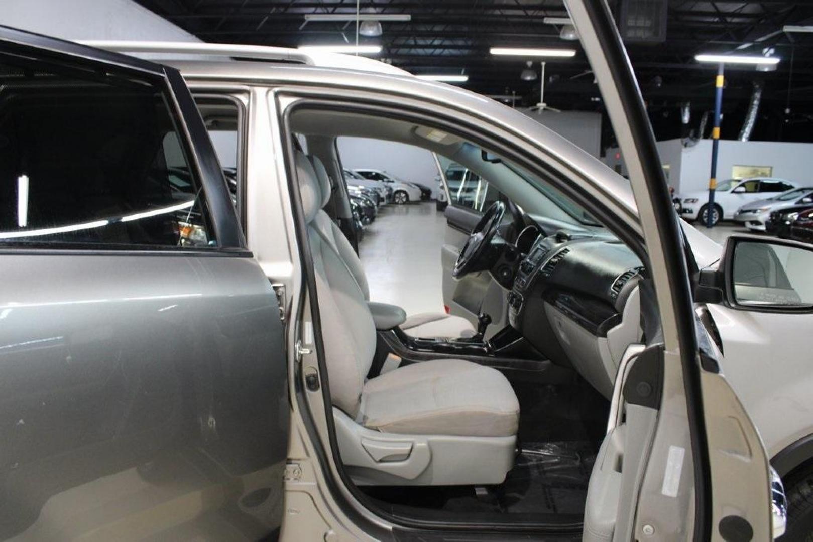 2014 Titanium Silver /Gray Kia Sorento LX (5XYKT3A67EG) with an 2.4L I4 DGI DOHC Dual CVVT engine, Automatic transmission, located at 15300 Midway Rd., Addison, TX, 75001, (972) 702-0011, 32.958321, -96.838074 - Introducing the 2014 Kia Sorento LX, now available at Midway Auto Group in Addison, Texas. This midsize SUV seamlessly combines comfort, versatility, and modern features, making it an excellent choice for families and individuals seeking a reliable and stylish vehicle.<br><br>Key Features:<br><br>En - Photo#14