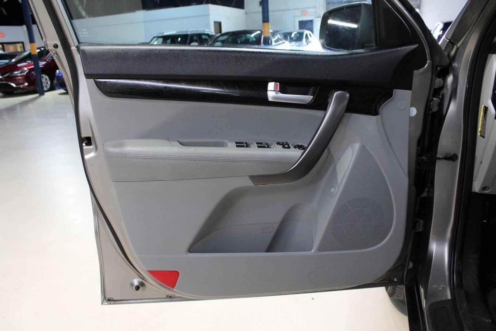 2014 Titanium Silver /Gray Kia Sorento LX (5XYKT3A67EG) with an 2.4L I4 DGI DOHC Dual CVVT engine, Automatic transmission, located at 15300 Midway Rd., Addison, TX, 75001, (972) 702-0011, 32.958321, -96.838074 - Introducing the 2014 Kia Sorento LX, now available at Midway Auto Group in Addison, Texas. This midsize SUV seamlessly combines comfort, versatility, and modern features, making it an excellent choice for families and individuals seeking a reliable and stylish vehicle.<br><br>Key Features:<br><br>En - Photo#24