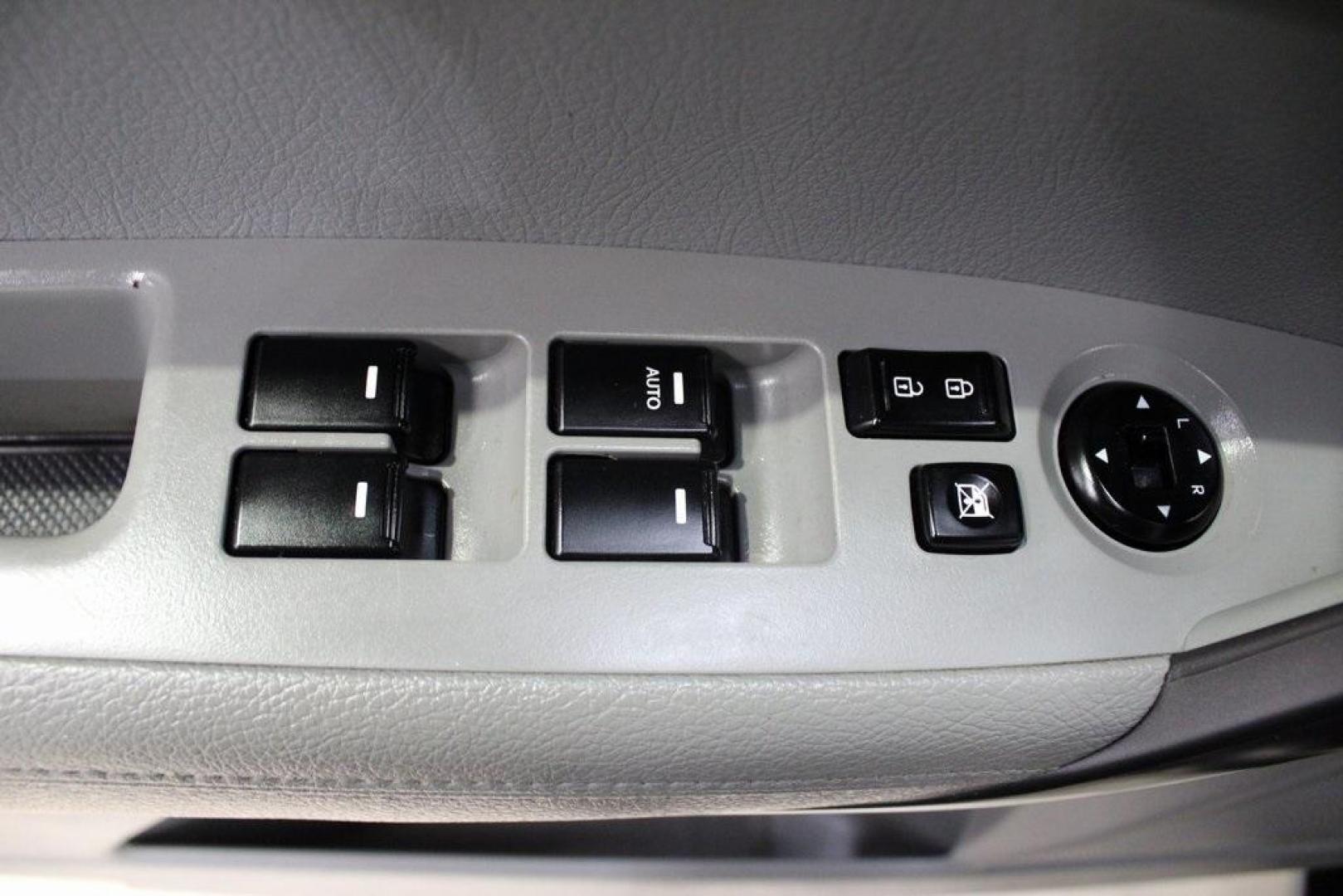 2014 Titanium Silver /Gray Kia Sorento LX (5XYKT3A67EG) with an 2.4L I4 DGI DOHC Dual CVVT engine, Automatic transmission, located at 15300 Midway Rd., Addison, TX, 75001, (972) 702-0011, 32.958321, -96.838074 - Introducing the 2014 Kia Sorento LX, now available at Midway Auto Group in Addison, Texas. This midsize SUV seamlessly combines comfort, versatility, and modern features, making it an excellent choice for families and individuals seeking a reliable and stylish vehicle.<br><br>Key Features:<br><br>En - Photo#25