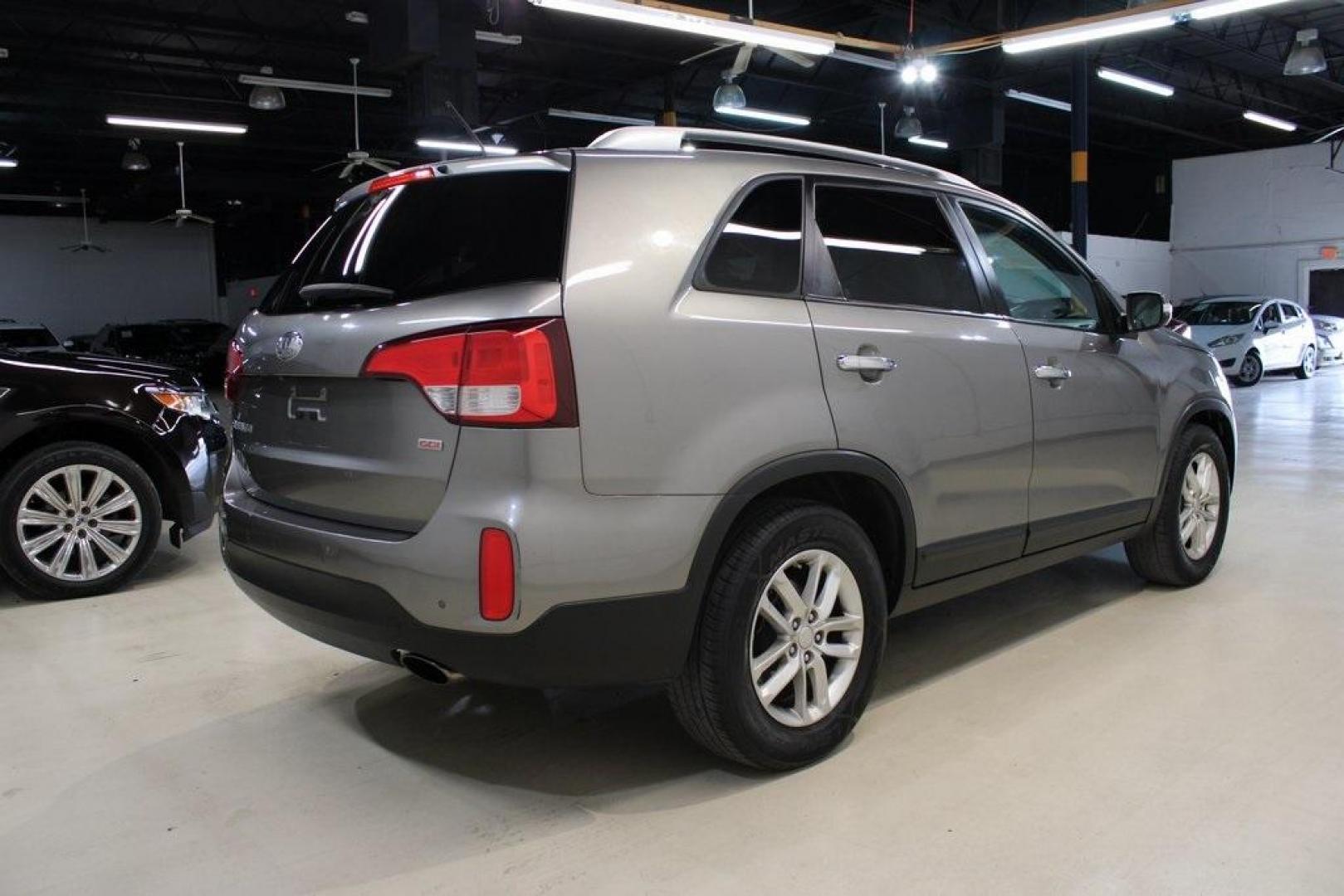 2014 Titanium Silver /Gray Kia Sorento LX (5XYKT3A67EG) with an 2.4L I4 DGI DOHC Dual CVVT engine, Automatic transmission, located at 15300 Midway Rd., Addison, TX, 75001, (972) 702-0011, 32.958321, -96.838074 - Introducing the 2014 Kia Sorento LX, now available at Midway Auto Group in Addison, Texas. This midsize SUV seamlessly combines comfort, versatility, and modern features, making it an excellent choice for families and individuals seeking a reliable and stylish vehicle.<br><br>Key Features:<br><br>En - Photo#2