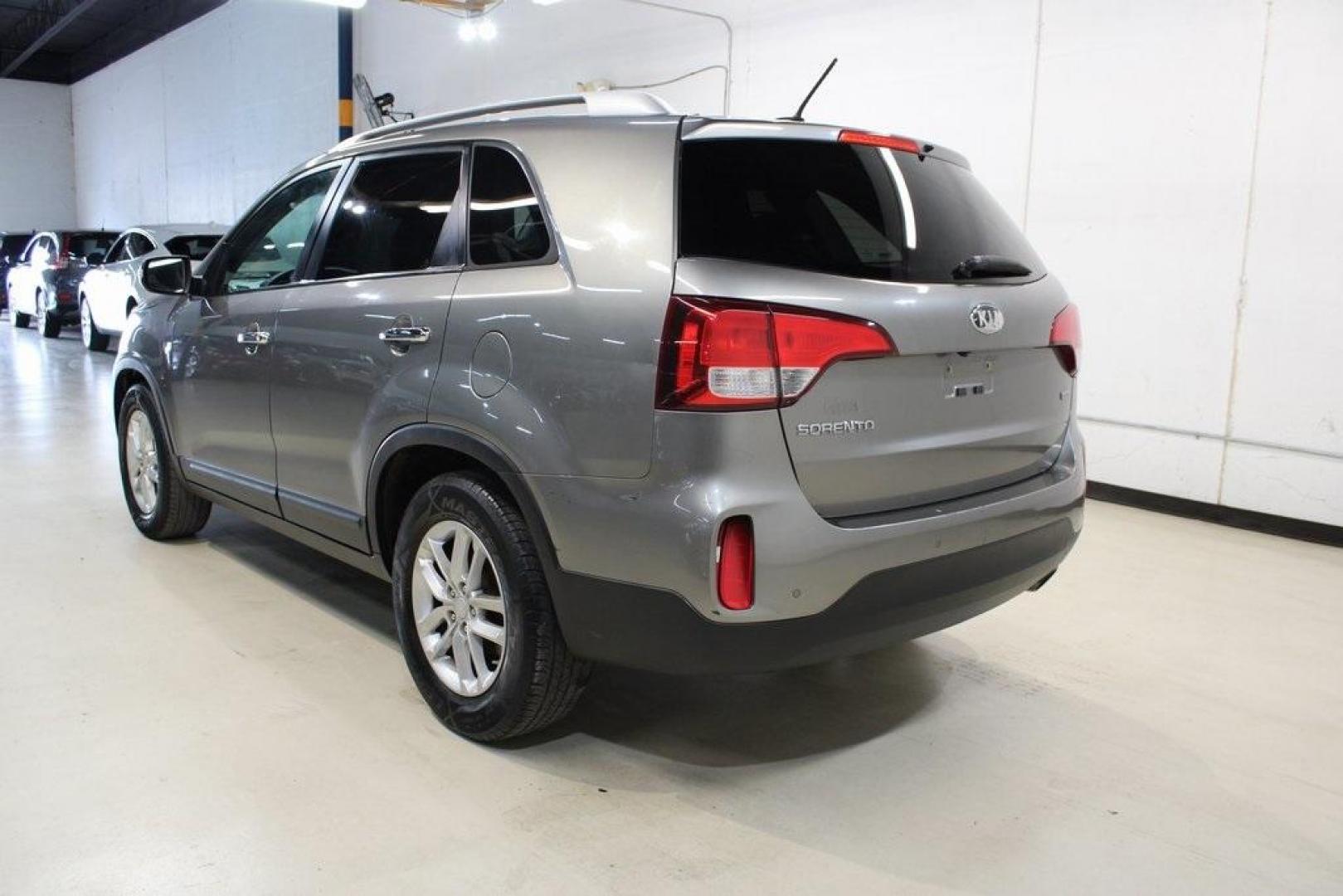 2014 Titanium Silver /Gray Kia Sorento LX (5XYKT3A67EG) with an 2.4L I4 DGI DOHC Dual CVVT engine, Automatic transmission, located at 15300 Midway Rd., Addison, TX, 75001, (972) 702-0011, 32.958321, -96.838074 - Introducing the 2014 Kia Sorento LX, now available at Midway Auto Group in Addison, Texas. This midsize SUV seamlessly combines comfort, versatility, and modern features, making it an excellent choice for families and individuals seeking a reliable and stylish vehicle.<br><br>Key Features:<br><br>En - Photo#3