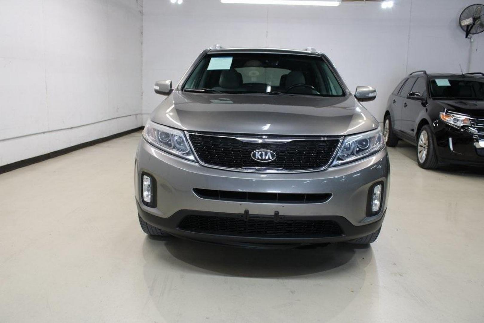 2014 Titanium Silver /Gray Kia Sorento LX (5XYKT3A67EG) with an 2.4L I4 DGI DOHC Dual CVVT engine, Automatic transmission, located at 15300 Midway Rd., Addison, TX, 75001, (972) 702-0011, 32.958321, -96.838074 - Introducing the 2014 Kia Sorento LX, now available at Midway Auto Group in Addison, Texas. This midsize SUV seamlessly combines comfort, versatility, and modern features, making it an excellent choice for families and individuals seeking a reliable and stylish vehicle.<br><br>Key Features:<br><br>En - Photo#5