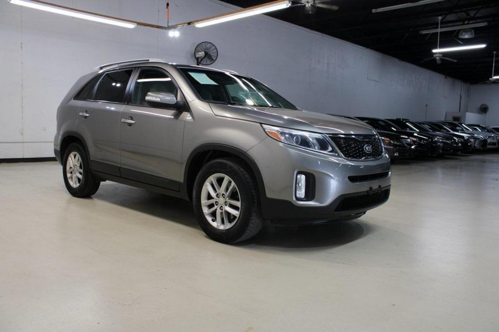 2014 Titanium Silver /Gray Kia Sorento LX (5XYKT3A67EG) with an 2.4L I4 DGI DOHC Dual CVVT engine, Automatic transmission, located at 15300 Midway Rd., Addison, TX, 75001, (972) 702-0011, 32.958321, -96.838074 - Introducing the 2014 Kia Sorento LX, now available at Midway Auto Group in Addison, Texas. This midsize SUV seamlessly combines comfort, versatility, and modern features, making it an excellent choice for families and individuals seeking a reliable and stylish vehicle.<br><br>Key Features:<br><br>En - Photo#6