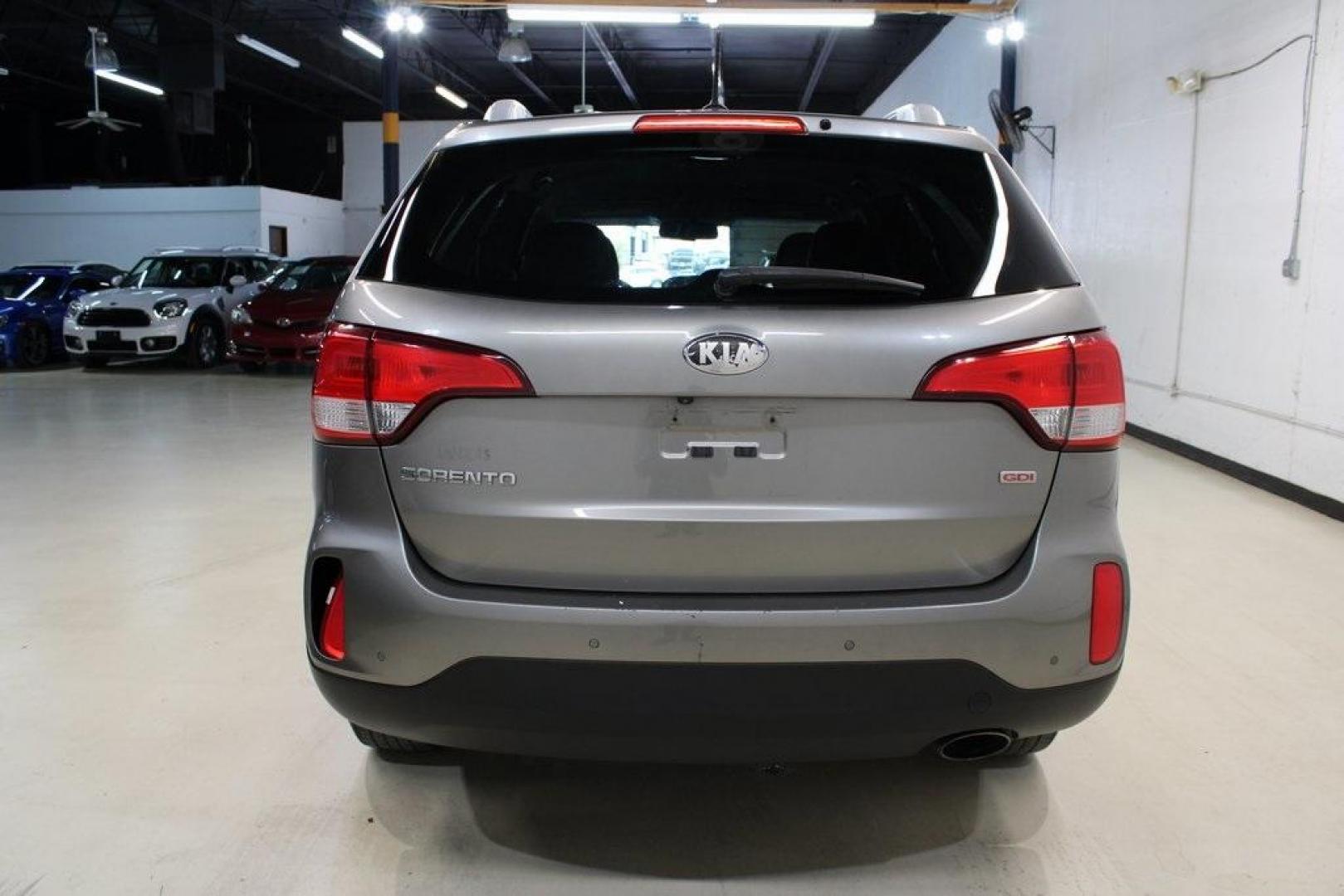 2014 Titanium Silver /Gray Kia Sorento LX (5XYKT3A67EG) with an 2.4L I4 DGI DOHC Dual CVVT engine, Automatic transmission, located at 15300 Midway Rd., Addison, TX, 75001, (972) 702-0011, 32.958321, -96.838074 - Introducing the 2014 Kia Sorento LX, now available at Midway Auto Group in Addison, Texas. This midsize SUV seamlessly combines comfort, versatility, and modern features, making it an excellent choice for families and individuals seeking a reliable and stylish vehicle.<br><br>Key Features:<br><br>En - Photo#7