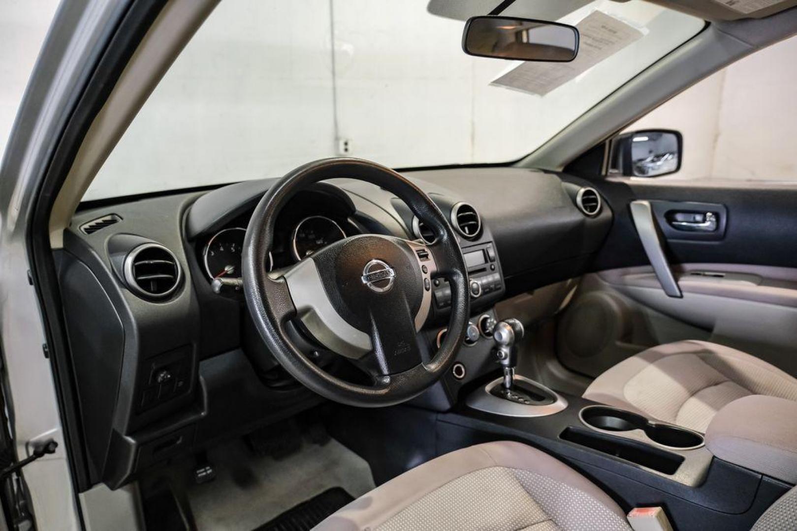 2009 Brilliant Silver Metallic /Gray Nissan Rogue SL (JN8AS58T49W) with an 2.5L 4-Cylinder DOHC 16V engine, CVT transmission, located at 15300 Midway Rd., Addison, TX, 75001, (972) 702-0011, 32.958321, -96.838074 - Photo#2