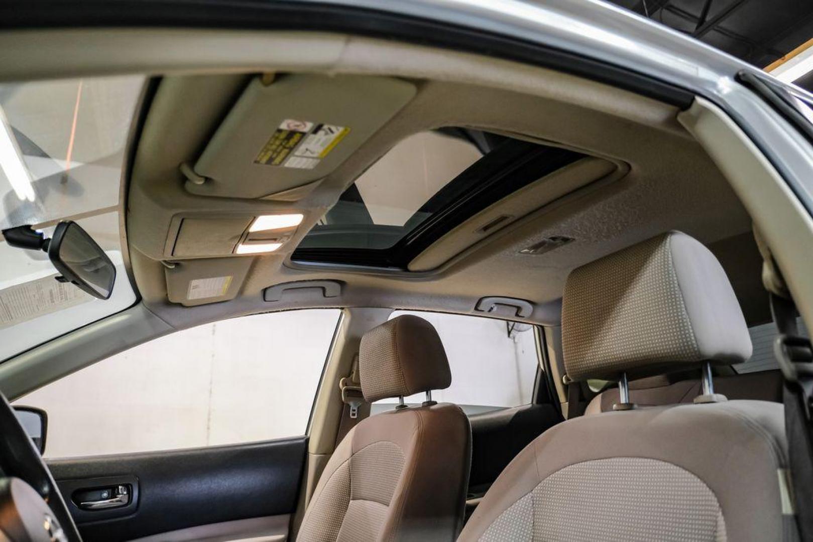 2009 Brilliant Silver Metallic /Gray Nissan Rogue SL (JN8AS58T49W) with an 2.5L 4-Cylinder DOHC 16V engine, CVT transmission, located at 15300 Midway Rd., Addison, TX, 75001, (972) 702-0011, 32.958321, -96.838074 - Photo#4