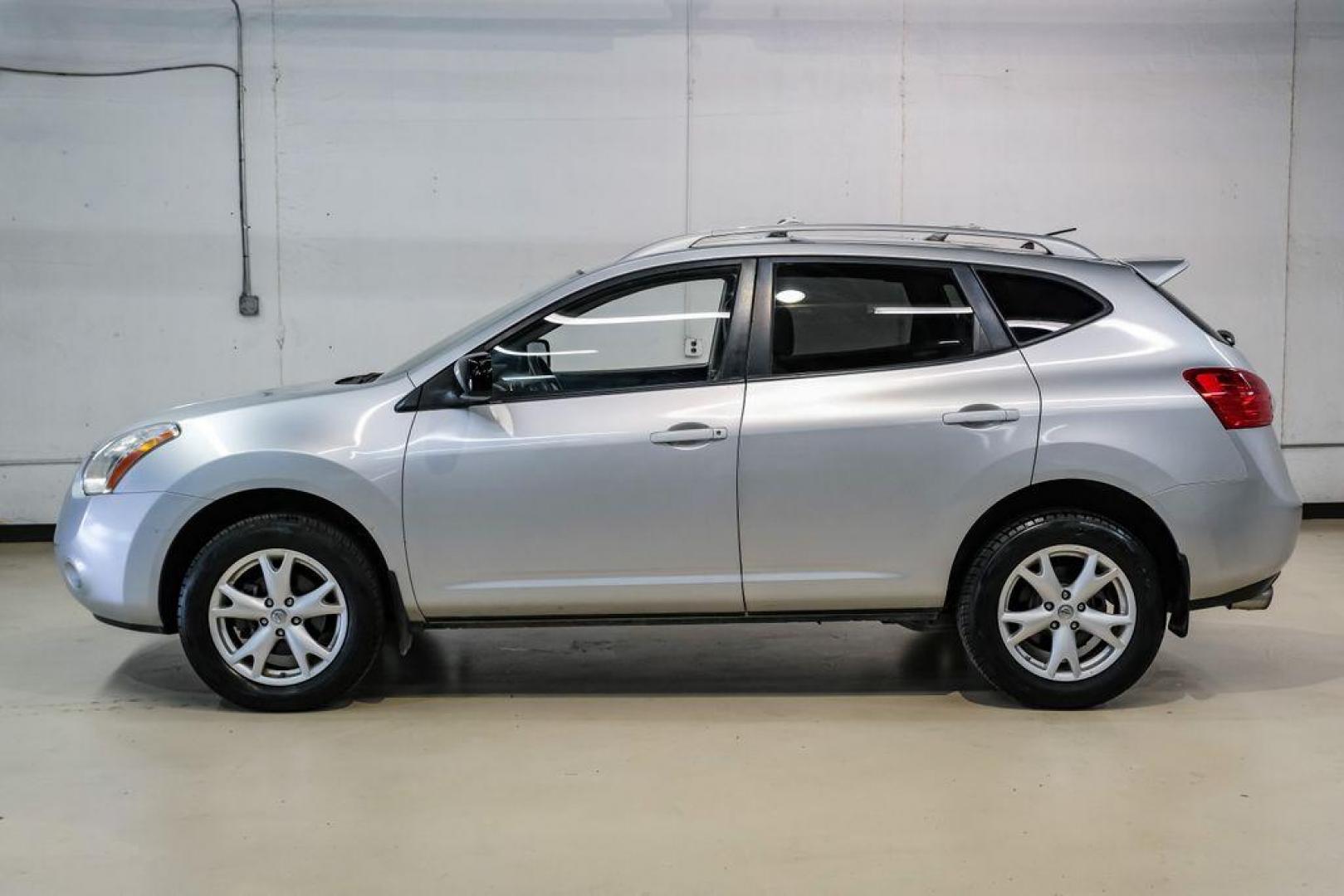 2009 Brilliant Silver Metallic /Gray Nissan Rogue SL (JN8AS58T49W) with an 2.5L 4-Cylinder DOHC 16V engine, CVT transmission, located at 15300 Midway Rd., Addison, TX, 75001, (972) 702-0011, 32.958321, -96.838074 - Photo#11