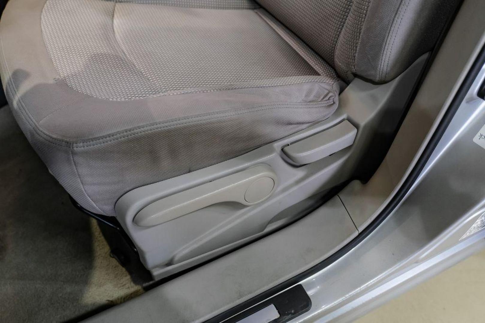 2009 Brilliant Silver Metallic /Gray Nissan Rogue SL (JN8AS58T49W) with an 2.5L 4-Cylinder DOHC 16V engine, CVT transmission, located at 15300 Midway Rd., Addison, TX, 75001, (972) 702-0011, 32.958321, -96.838074 - Photo#28