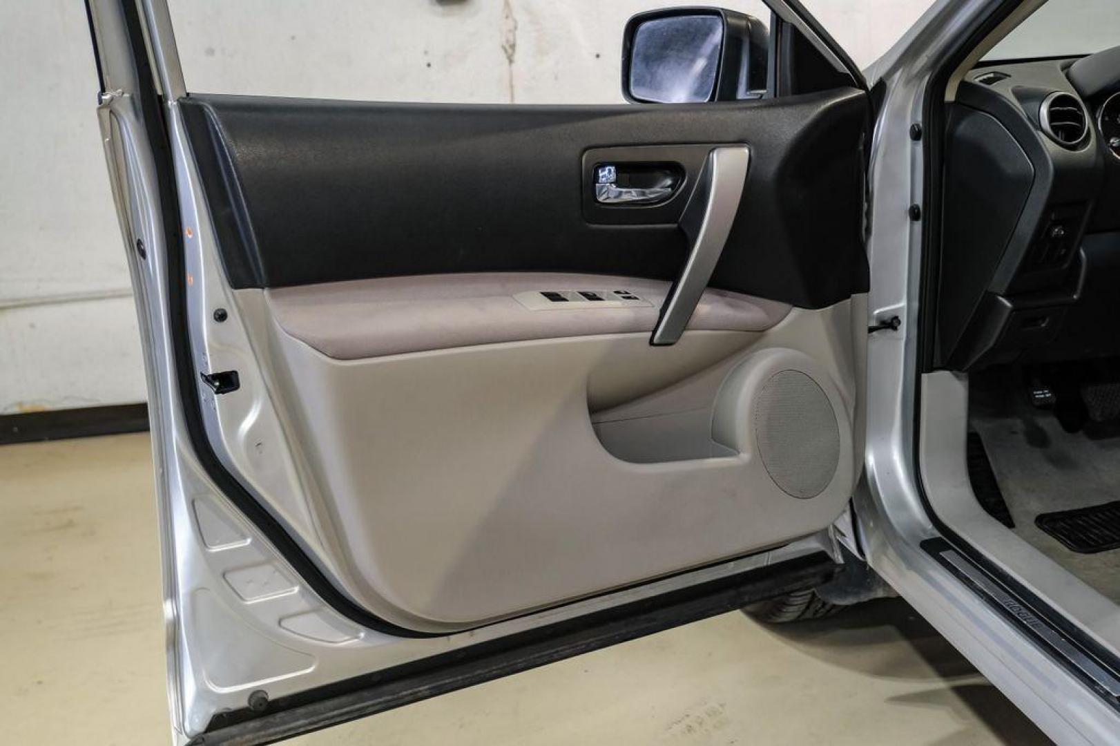 2009 Brilliant Silver Metallic /Gray Nissan Rogue SL (JN8AS58T49W) with an 2.5L 4-Cylinder DOHC 16V engine, CVT transmission, located at 15300 Midway Rd., Addison, TX, 75001, (972) 702-0011, 32.958321, -96.838074 - Photo#37