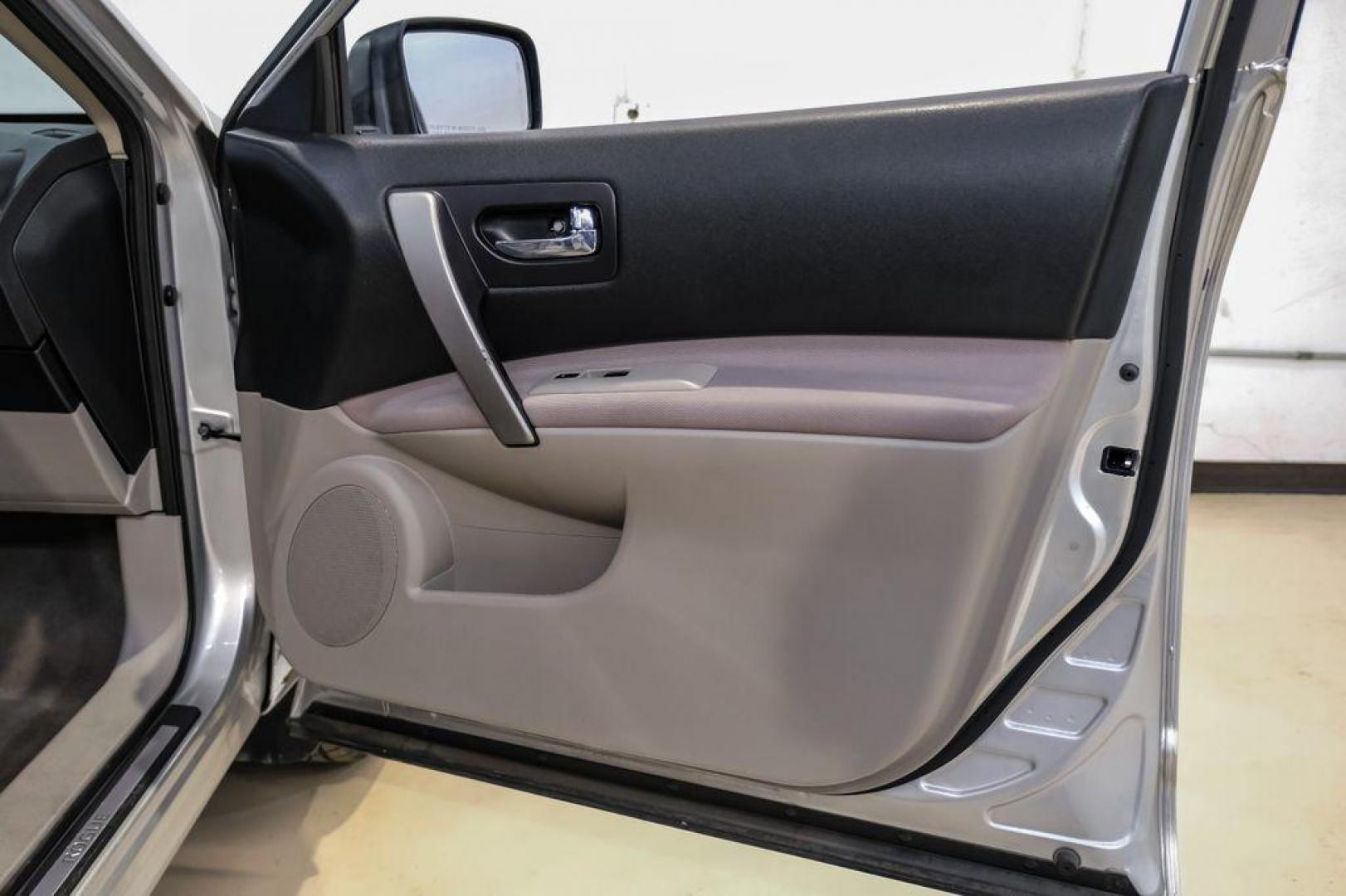 2009 Brilliant Silver Metallic /Gray Nissan Rogue SL (JN8AS58T49W) with an 2.5L 4-Cylinder DOHC 16V engine, CVT transmission, located at 15300 Midway Rd., Addison, TX, 75001, (972) 702-0011, 32.958321, -96.838074 - Photo#39